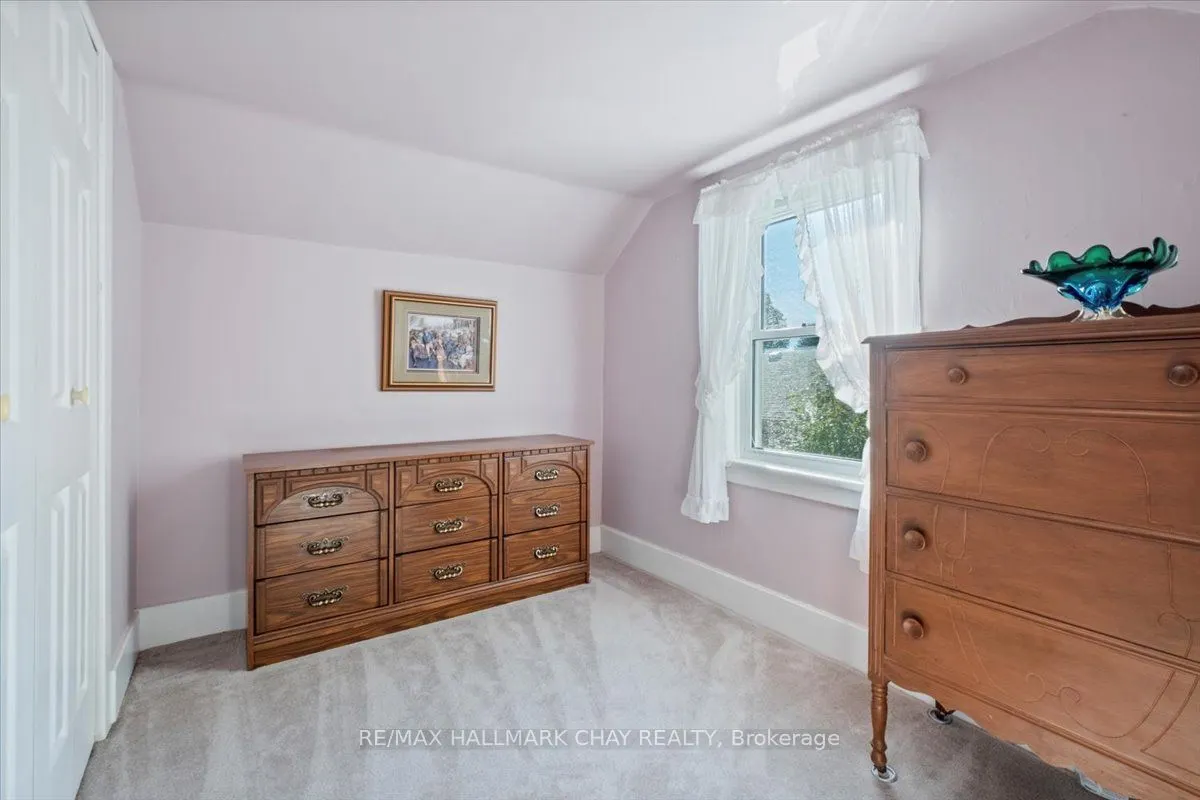 63 King Street S