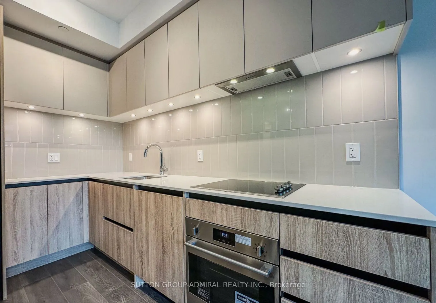 8 Beverley Glen Boulevard, #307