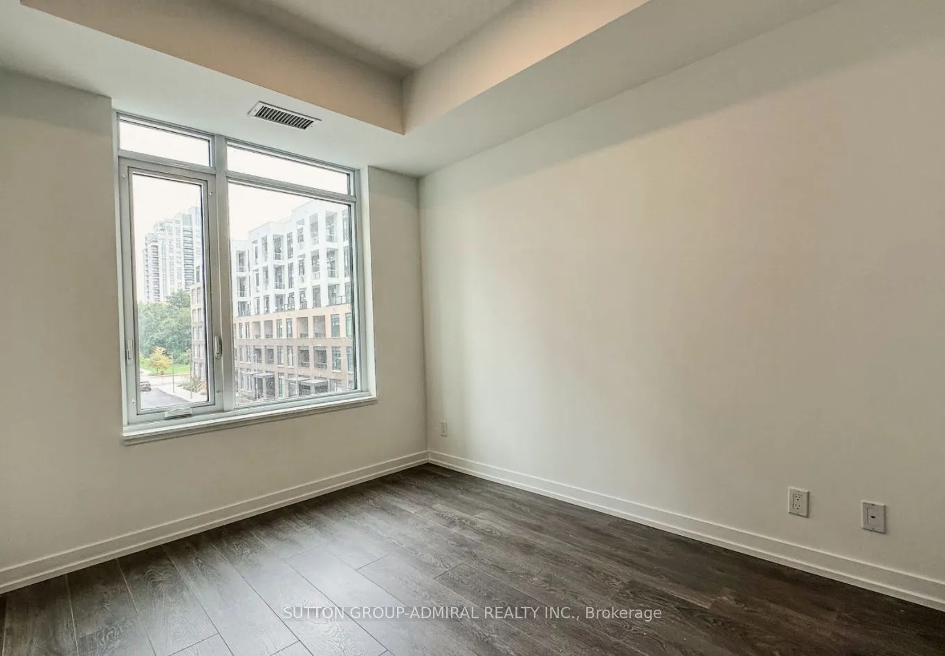 8 Beverley Glen Boulevard, #307