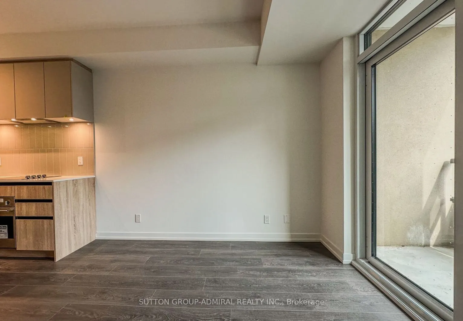 8 Beverley Glen Boulevard, #307