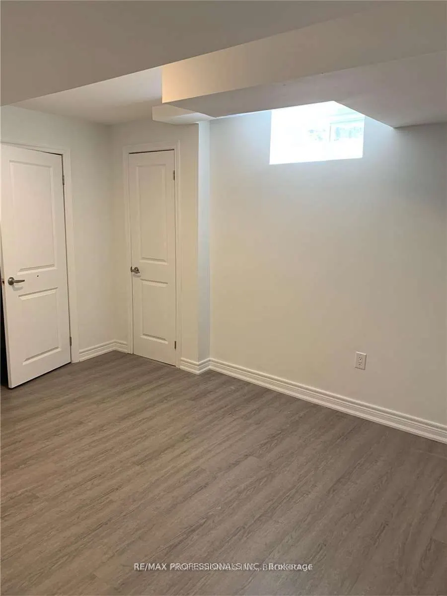 105 Goldsmith Crescent, #BSMT