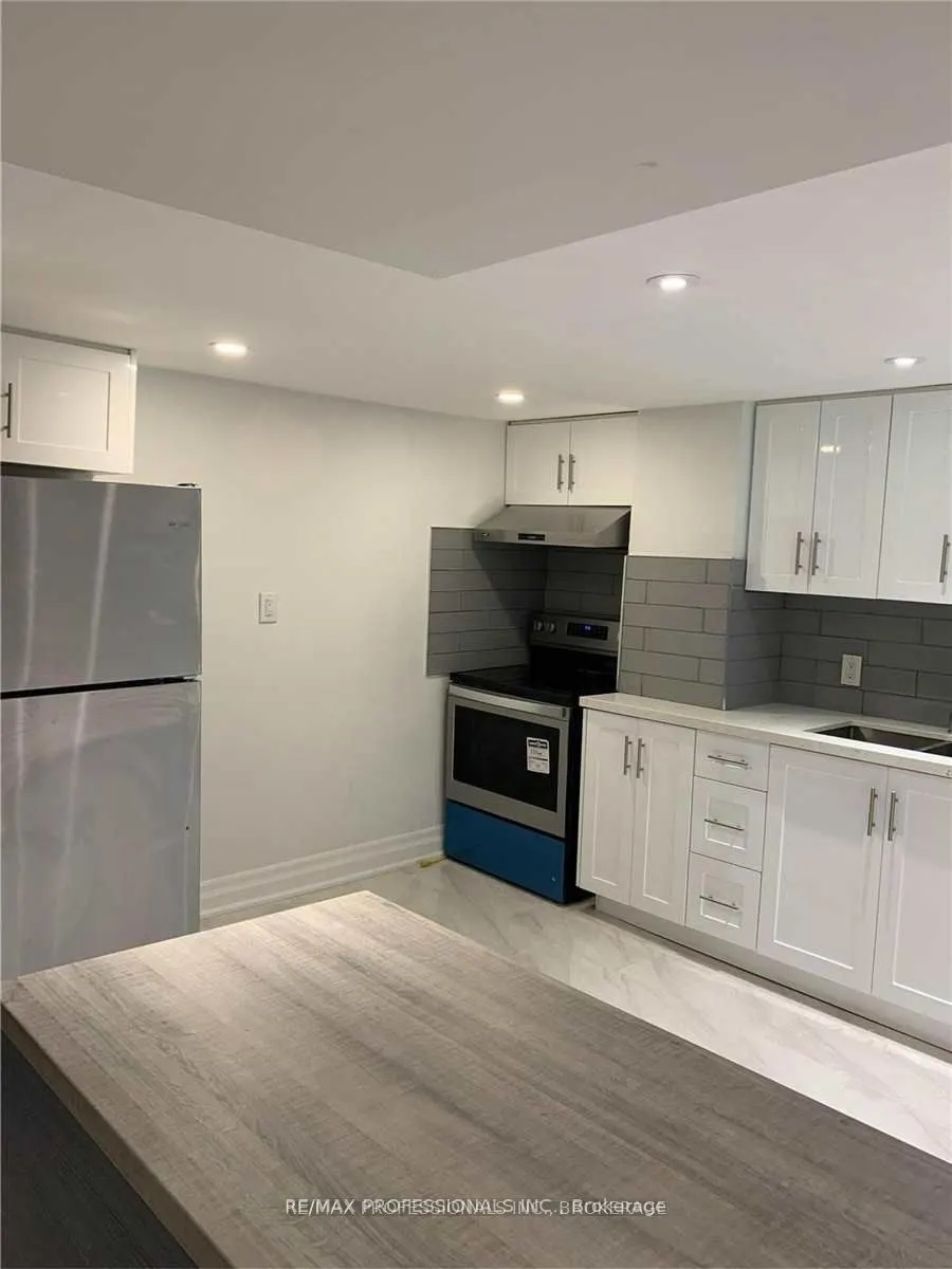 105 Goldsmith Crescent, #BSMT