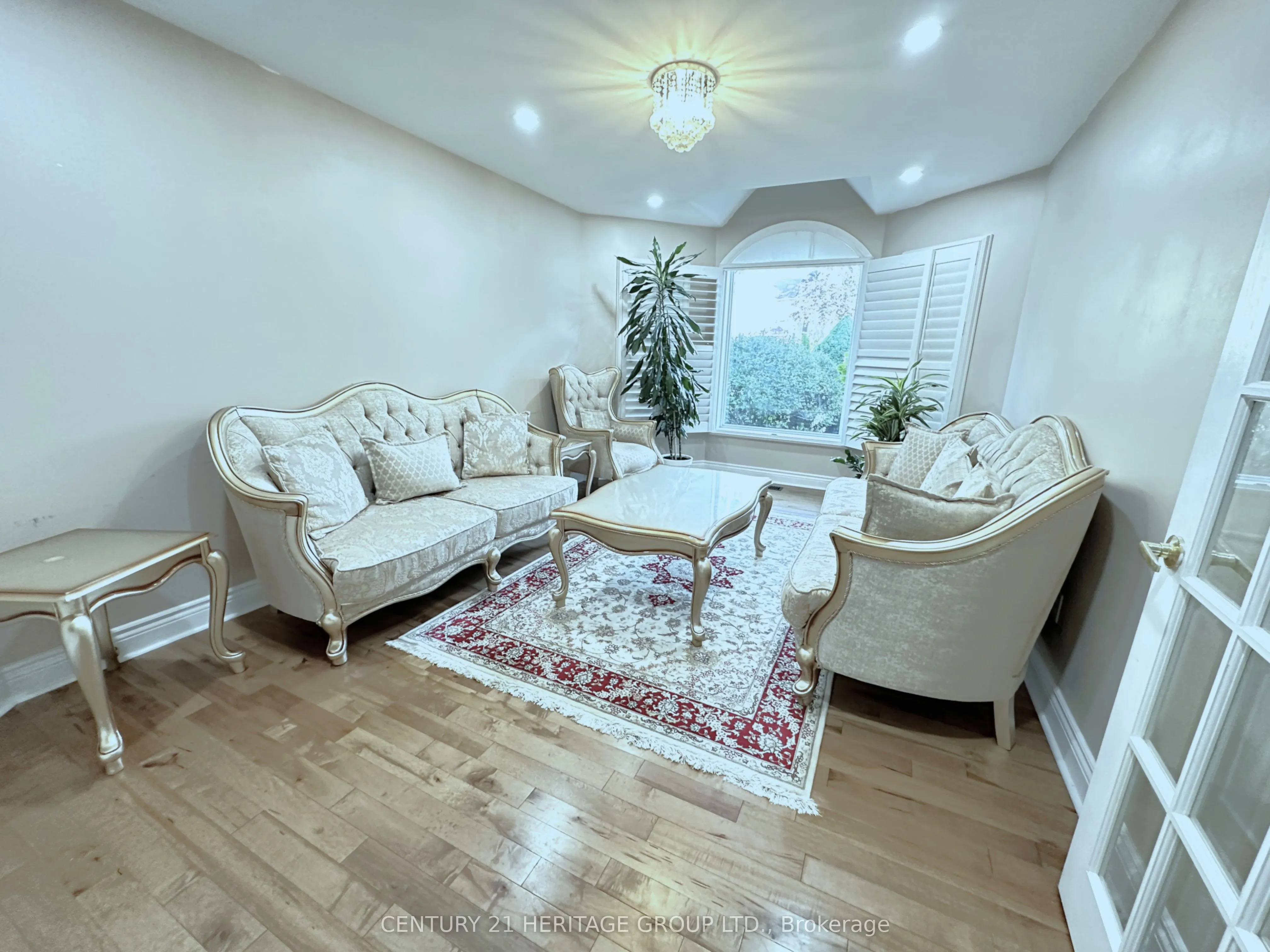 192 Covent Crescent