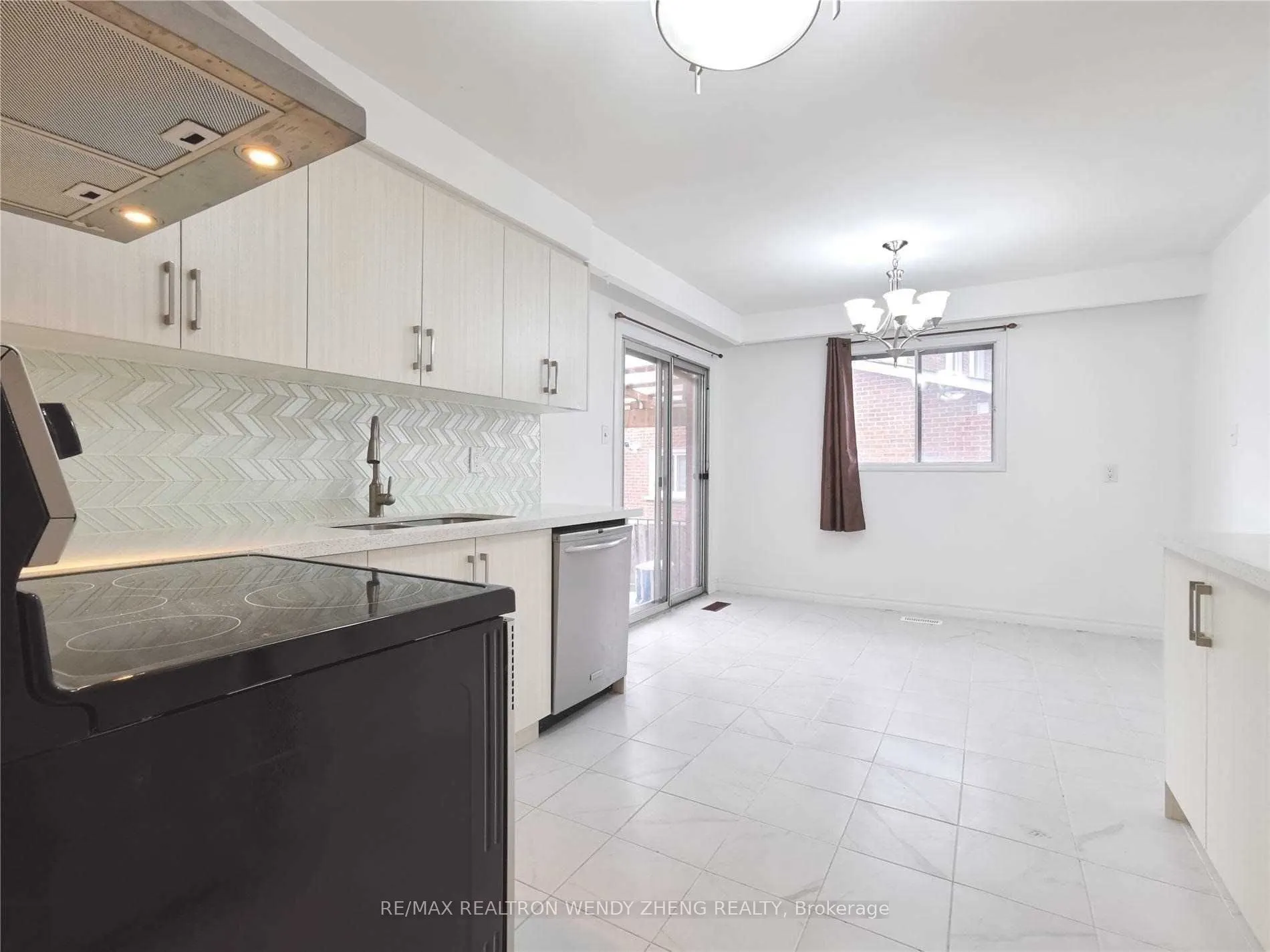 4 Fordcombe Crescent, #Upper