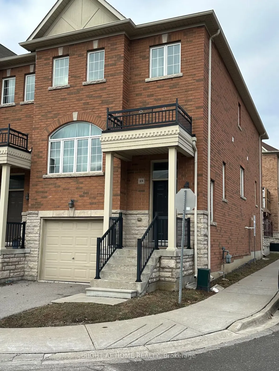 8777 Dufferin Street, #23