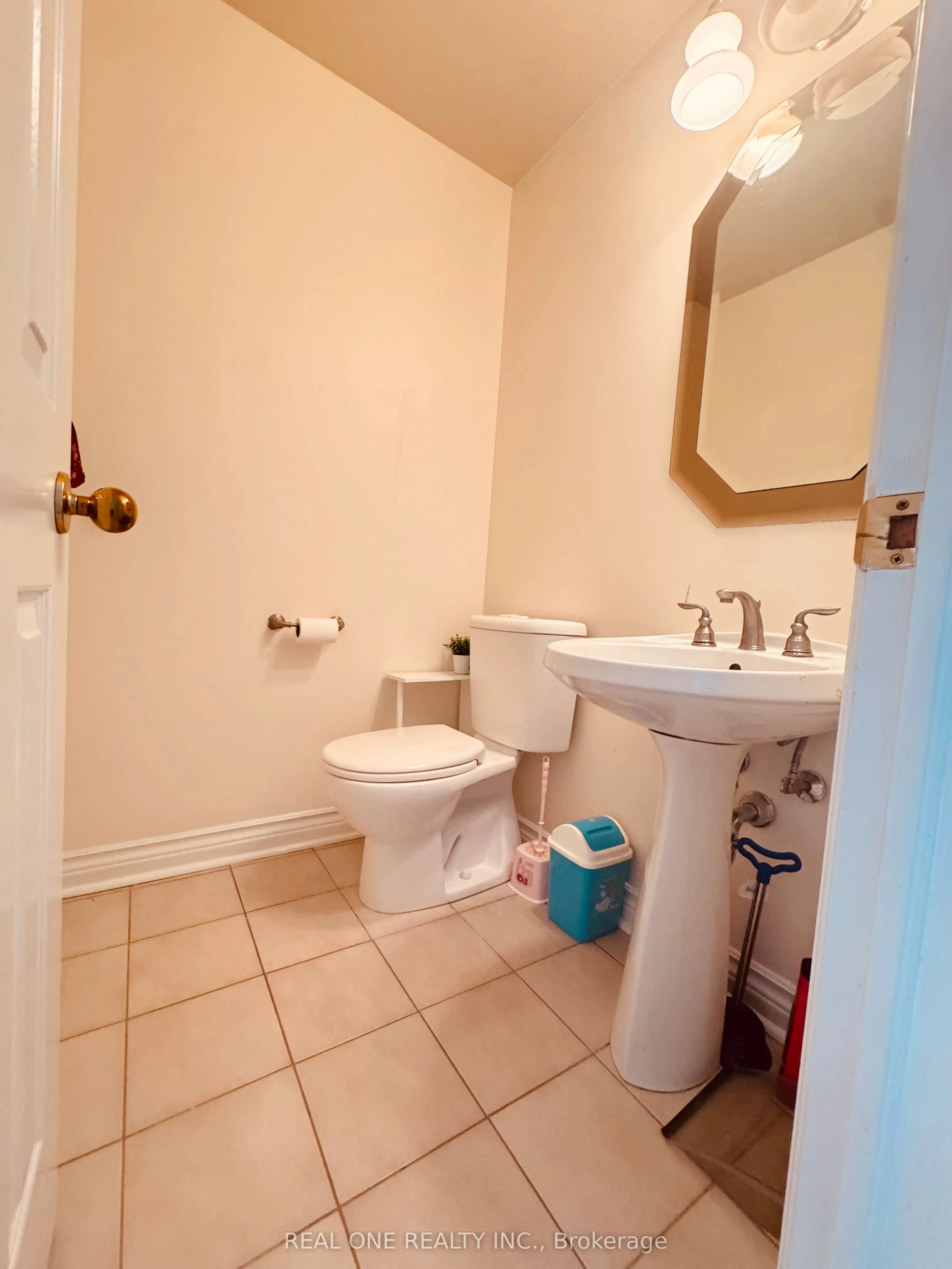 3 Elmsley Drive