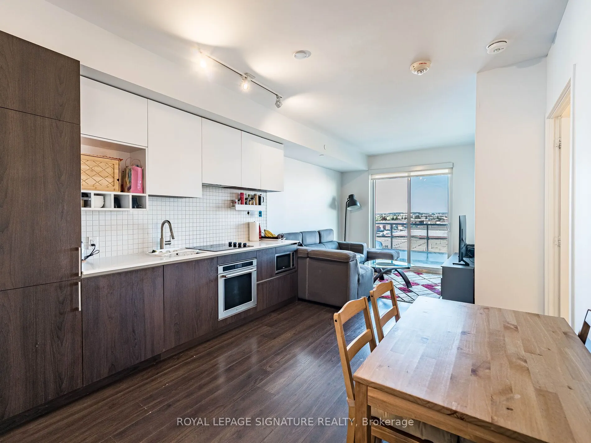 950 Portage Parkway, #601