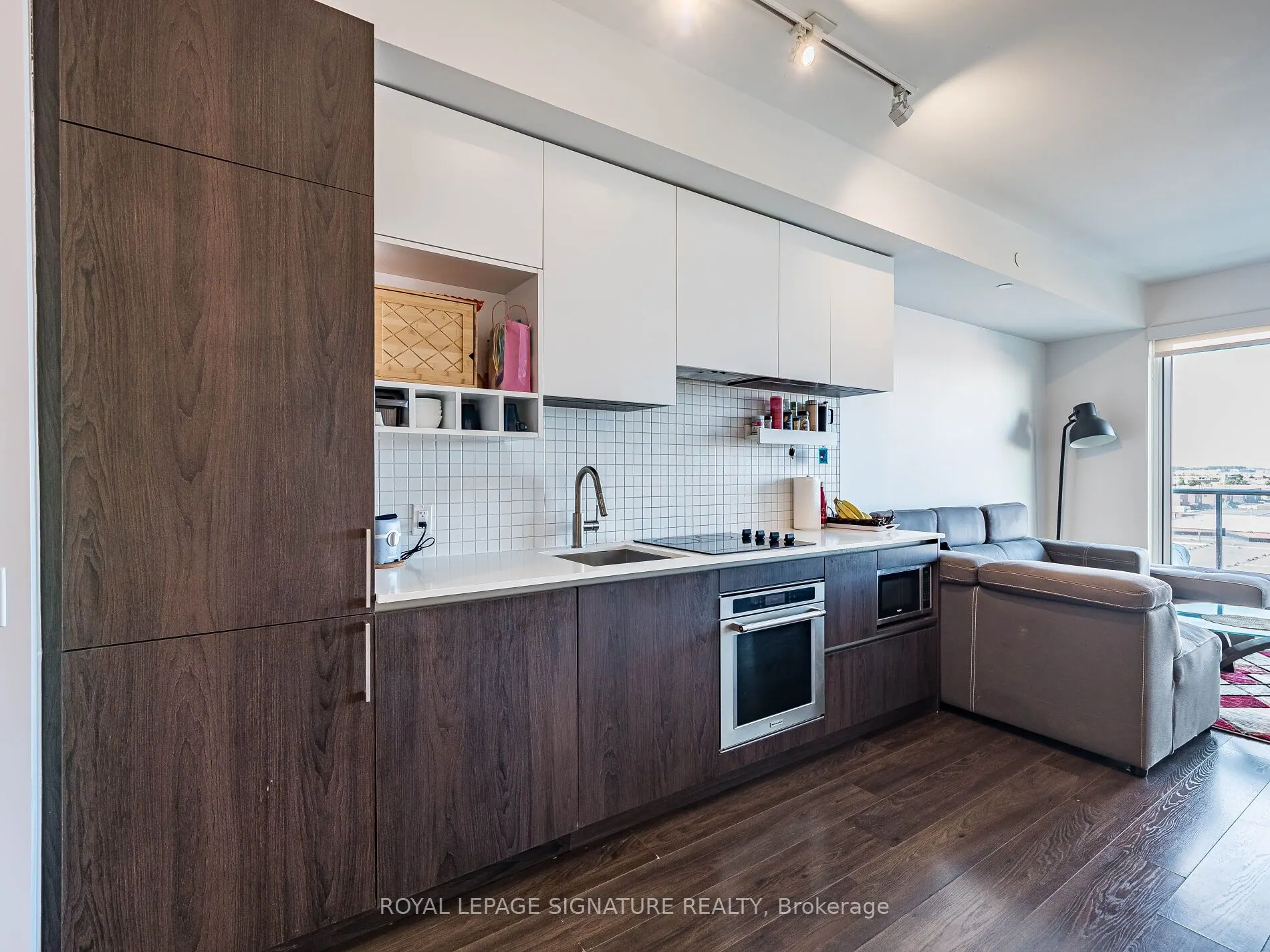 950 Portage Parkway, #601