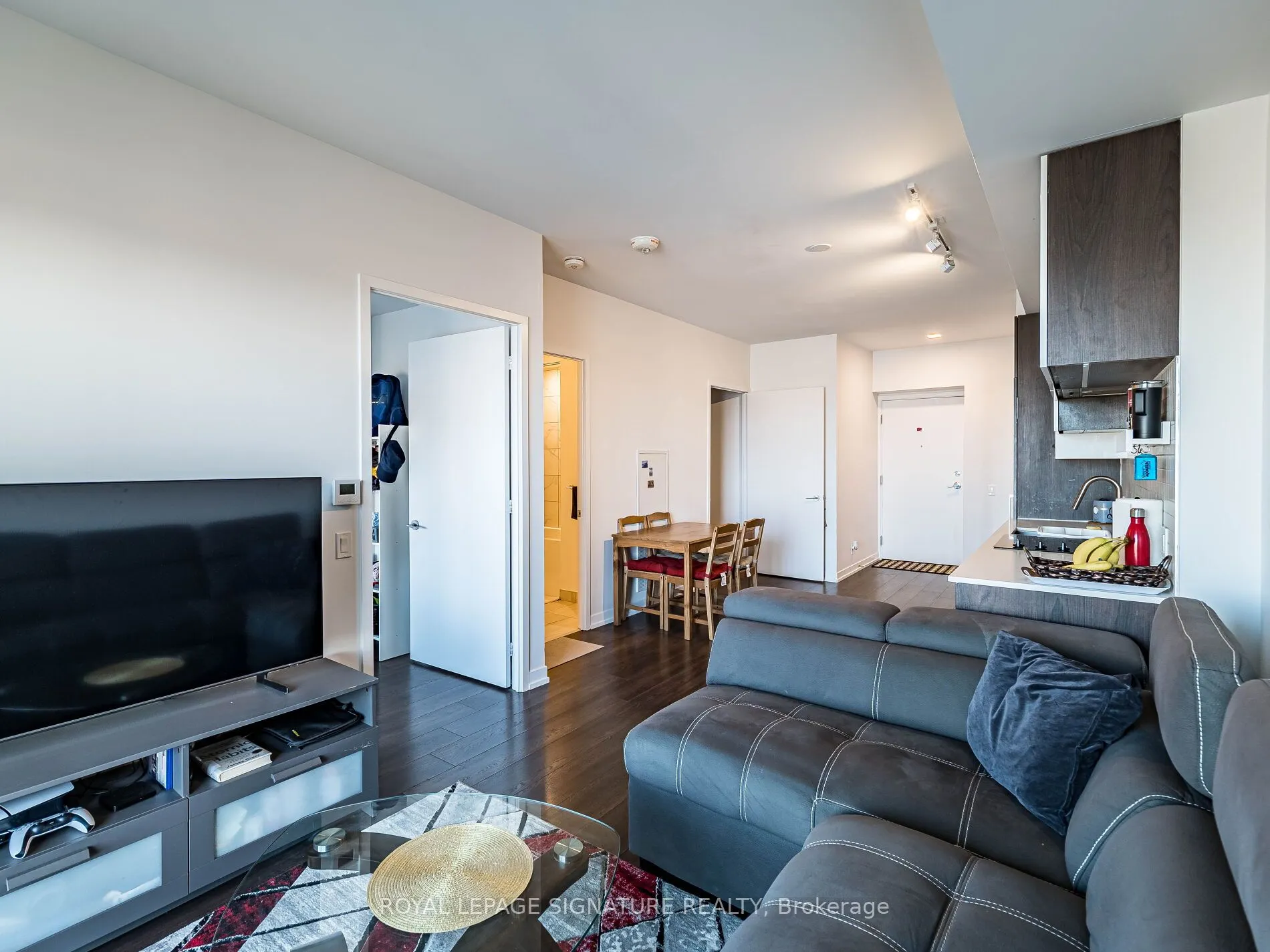 950 Portage Parkway, #601