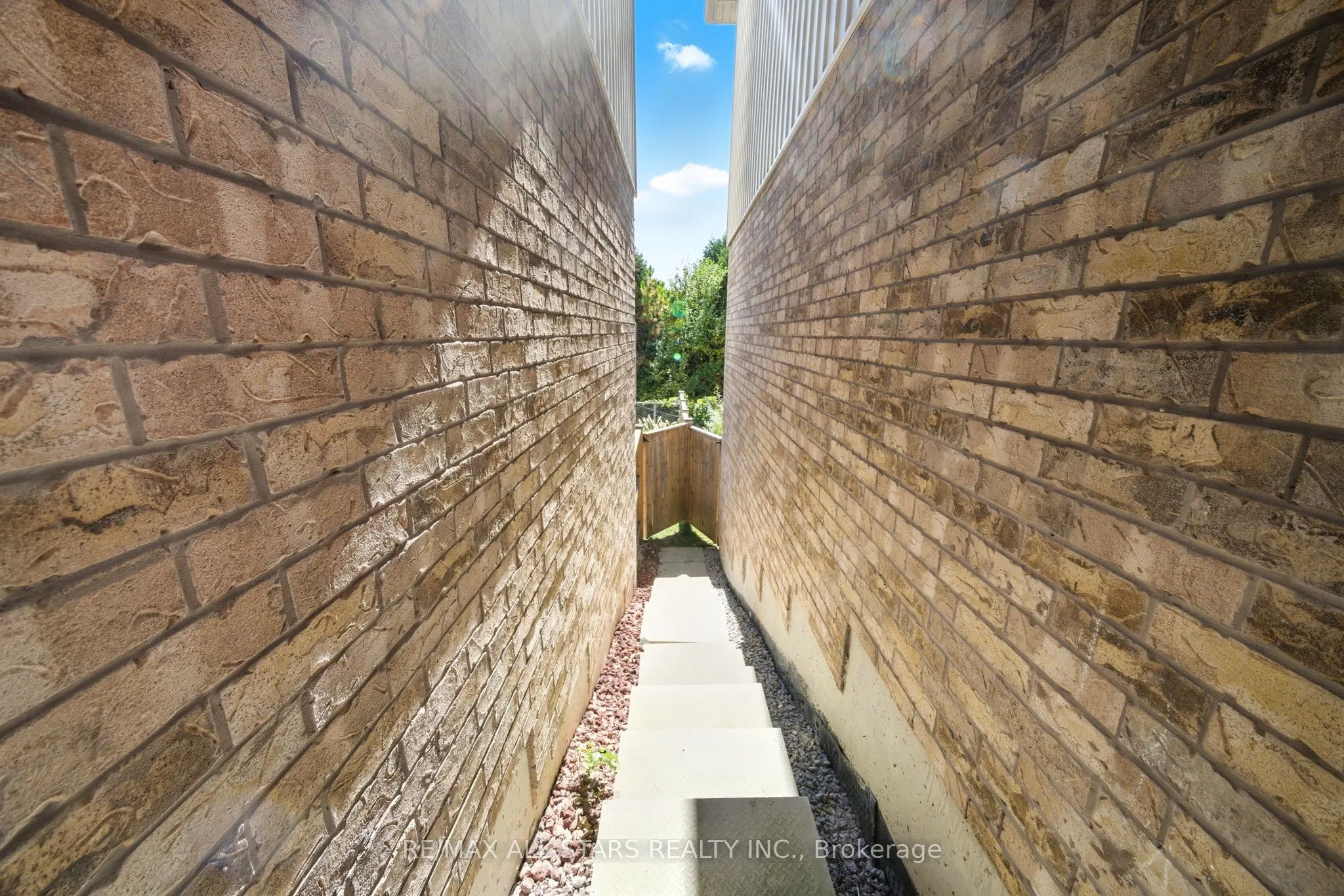 83 Hammill Heights