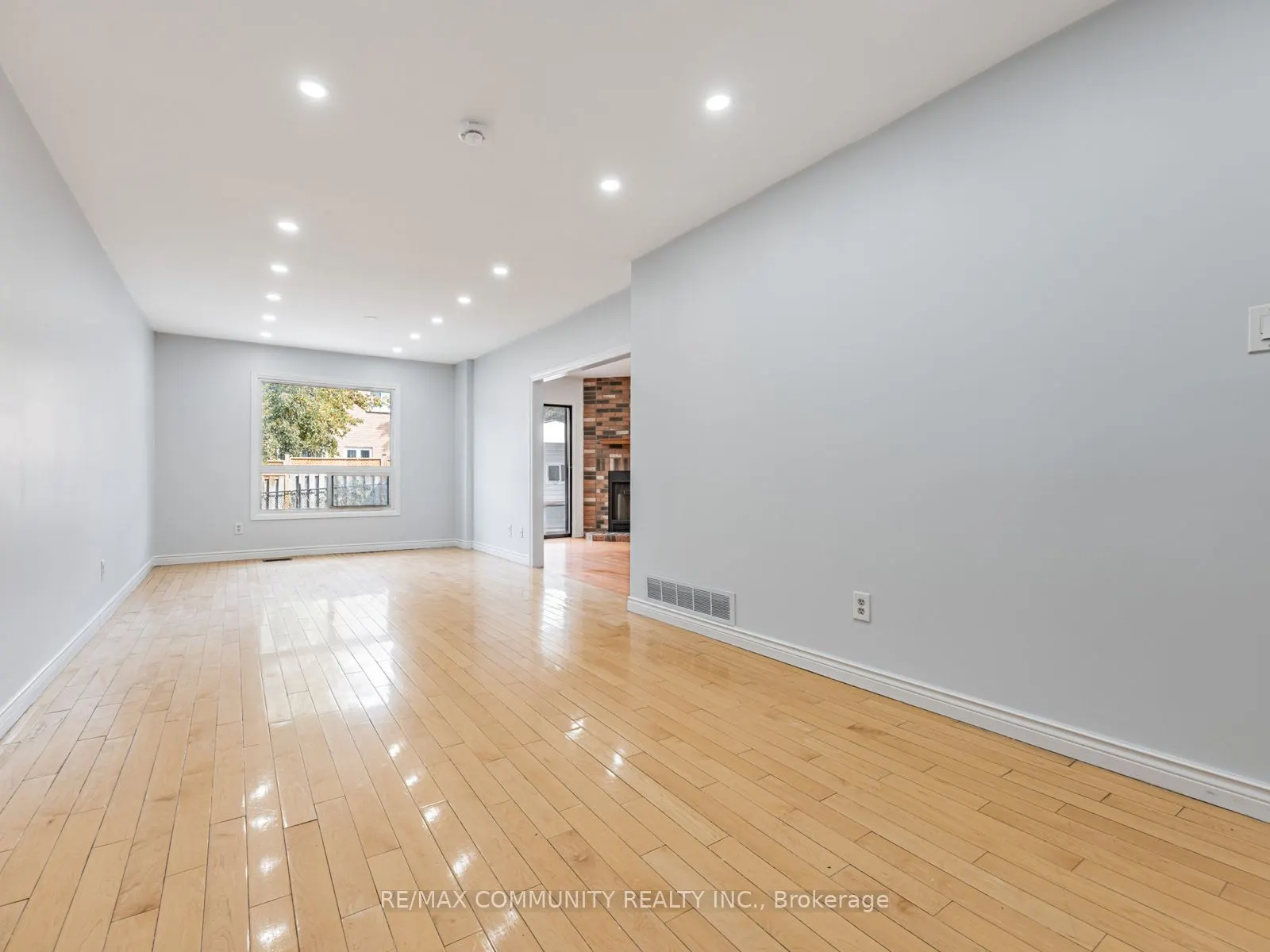 95 Ketchum Crescent