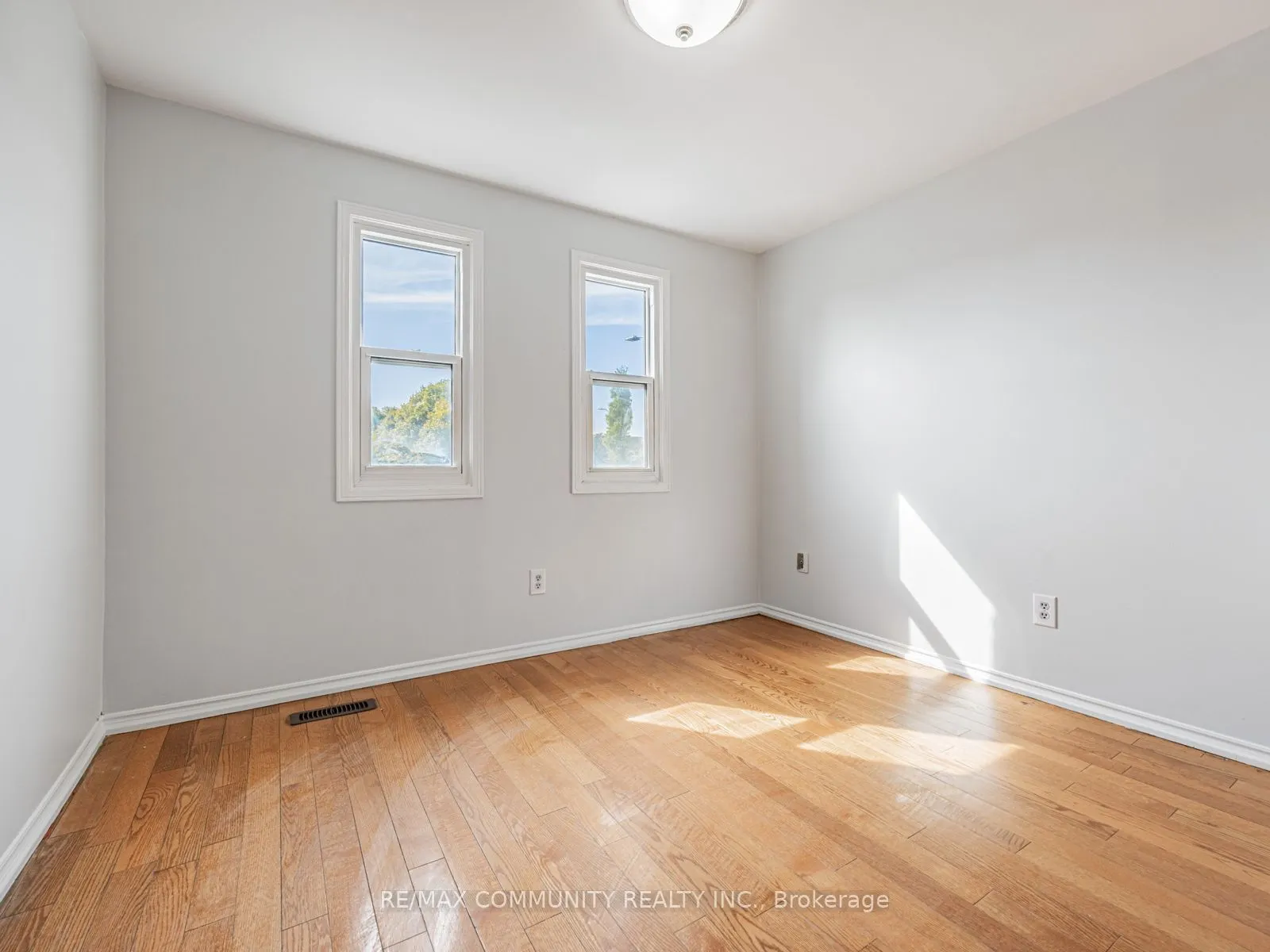 95 Ketchum Crescent