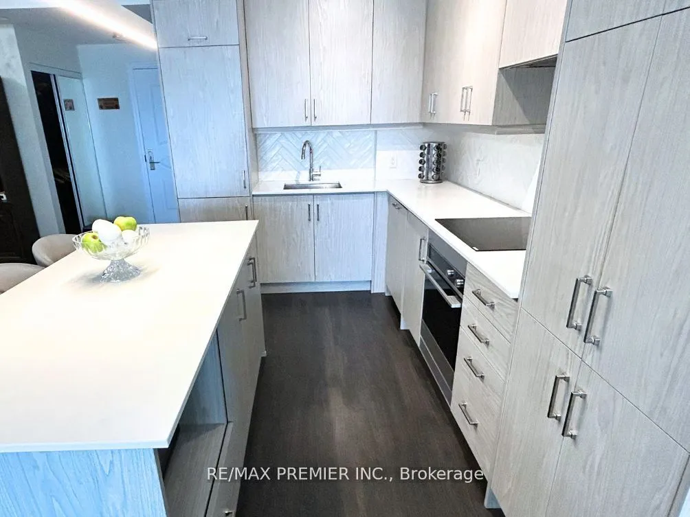 9075 Jane Street, #2107