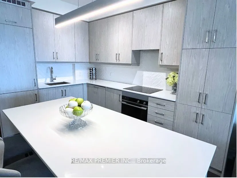 9075 Jane Street, #2107