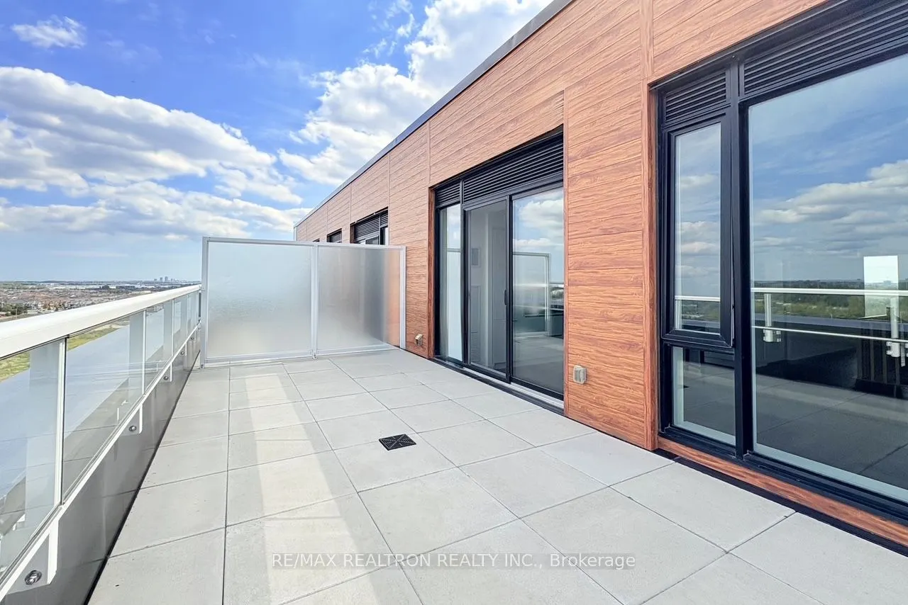 6 David Eyer Road E, #PH 913