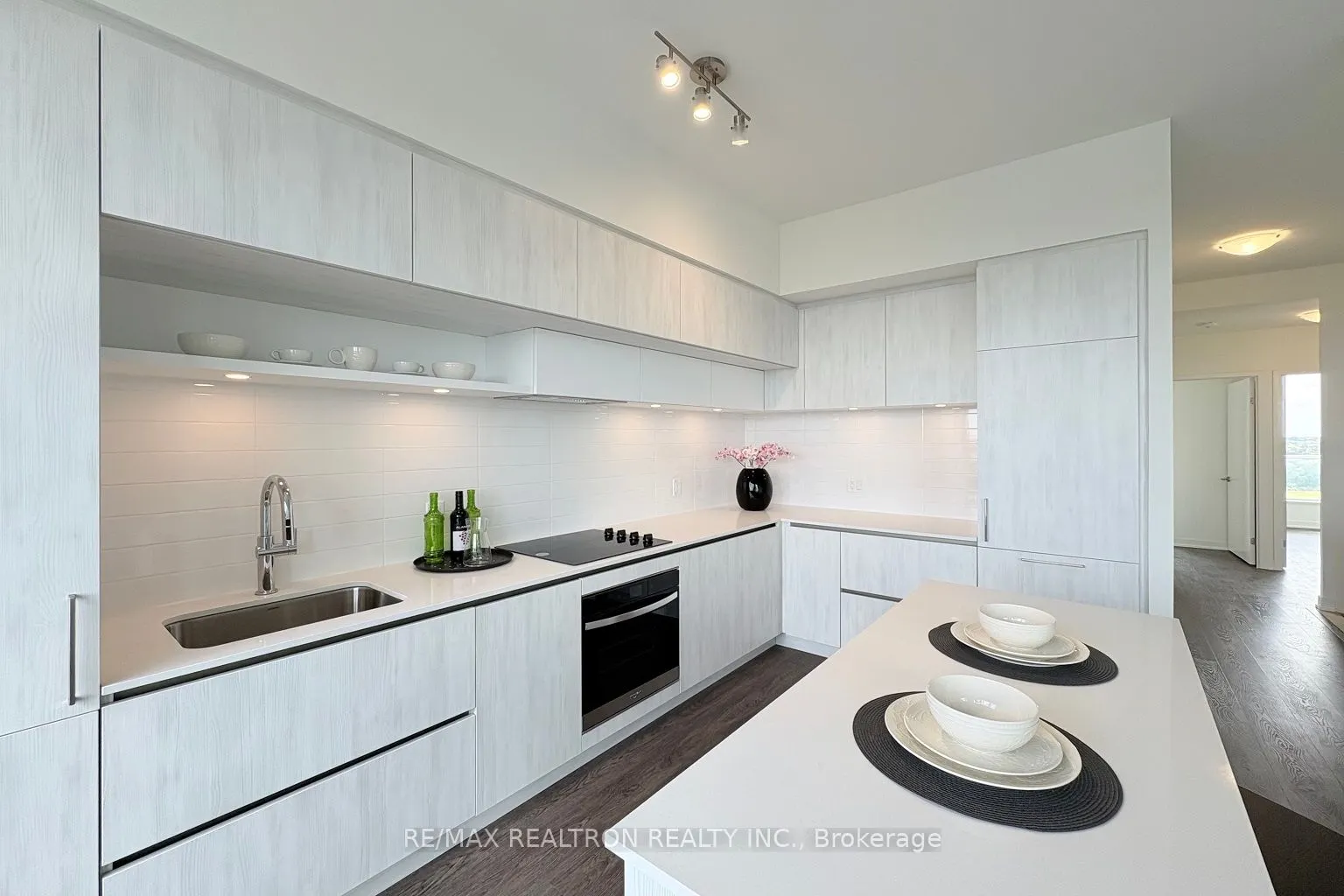 6 David Eyer Road E, #PH 913