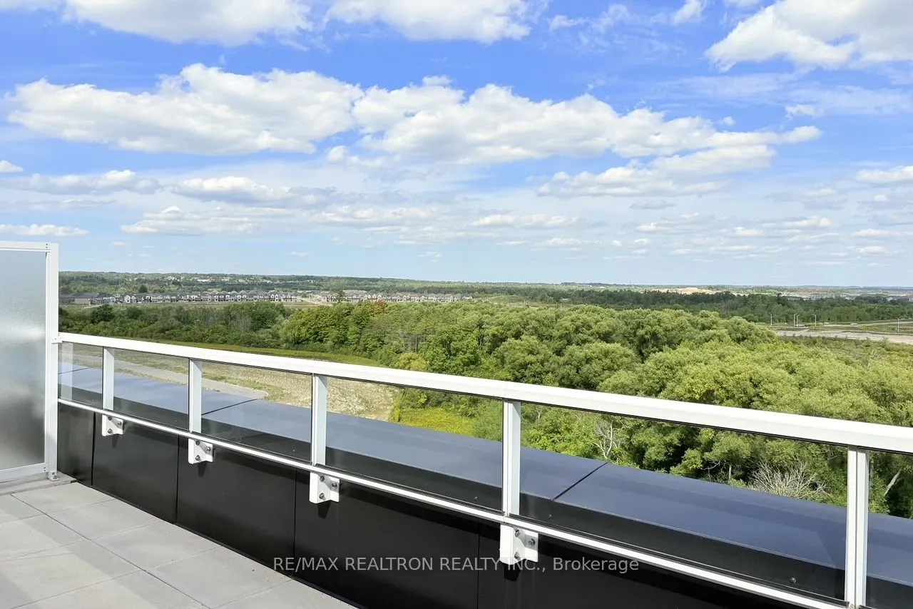 6 David Eyer Road E, #PH 913