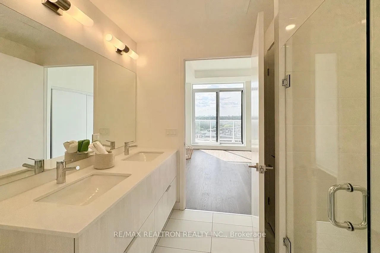6 David Eyer Road E, #PH 913