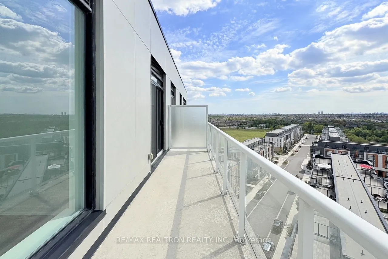 6 David Eyer Road E, #PH 913