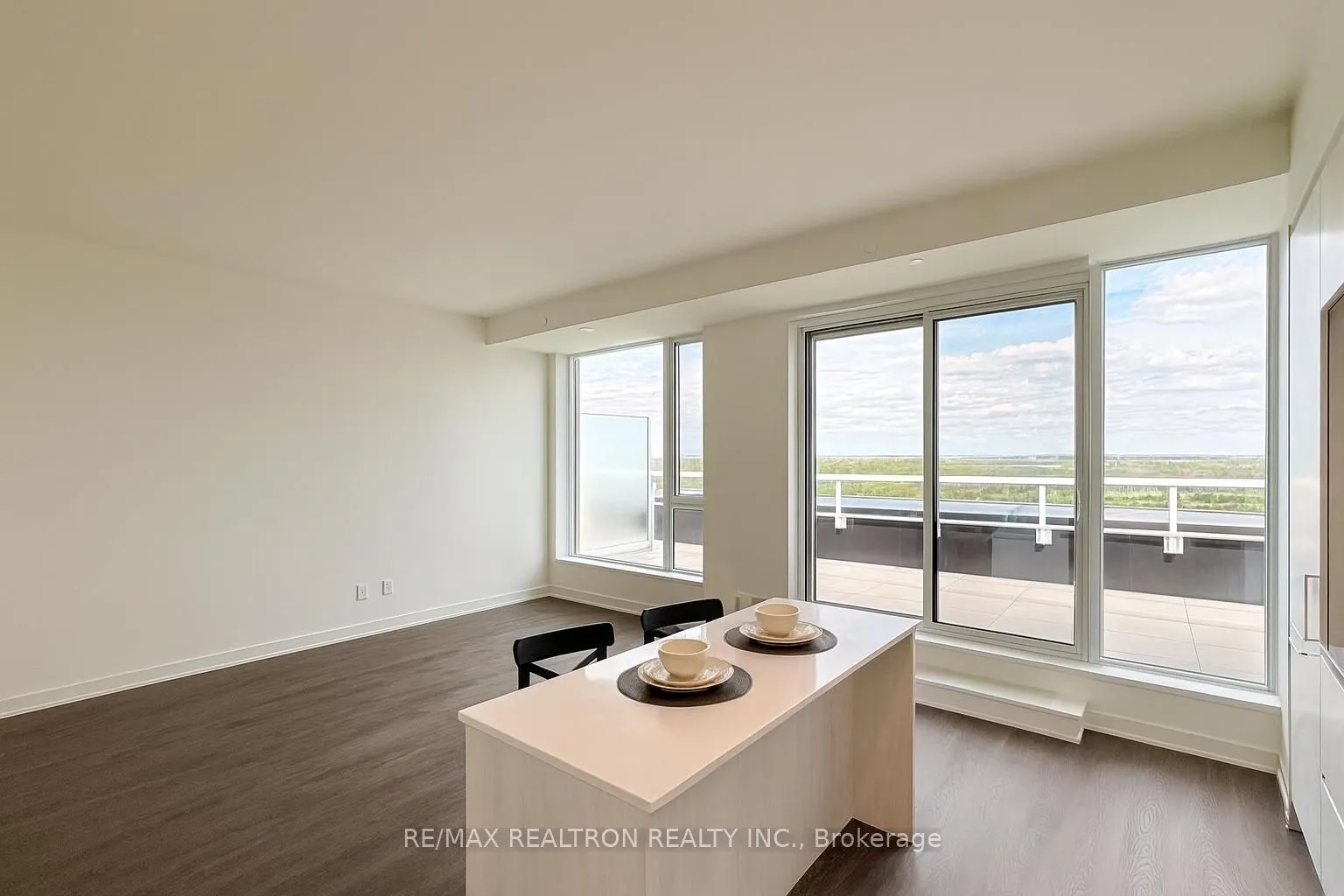 6 David Eyer Road E, #PH 913