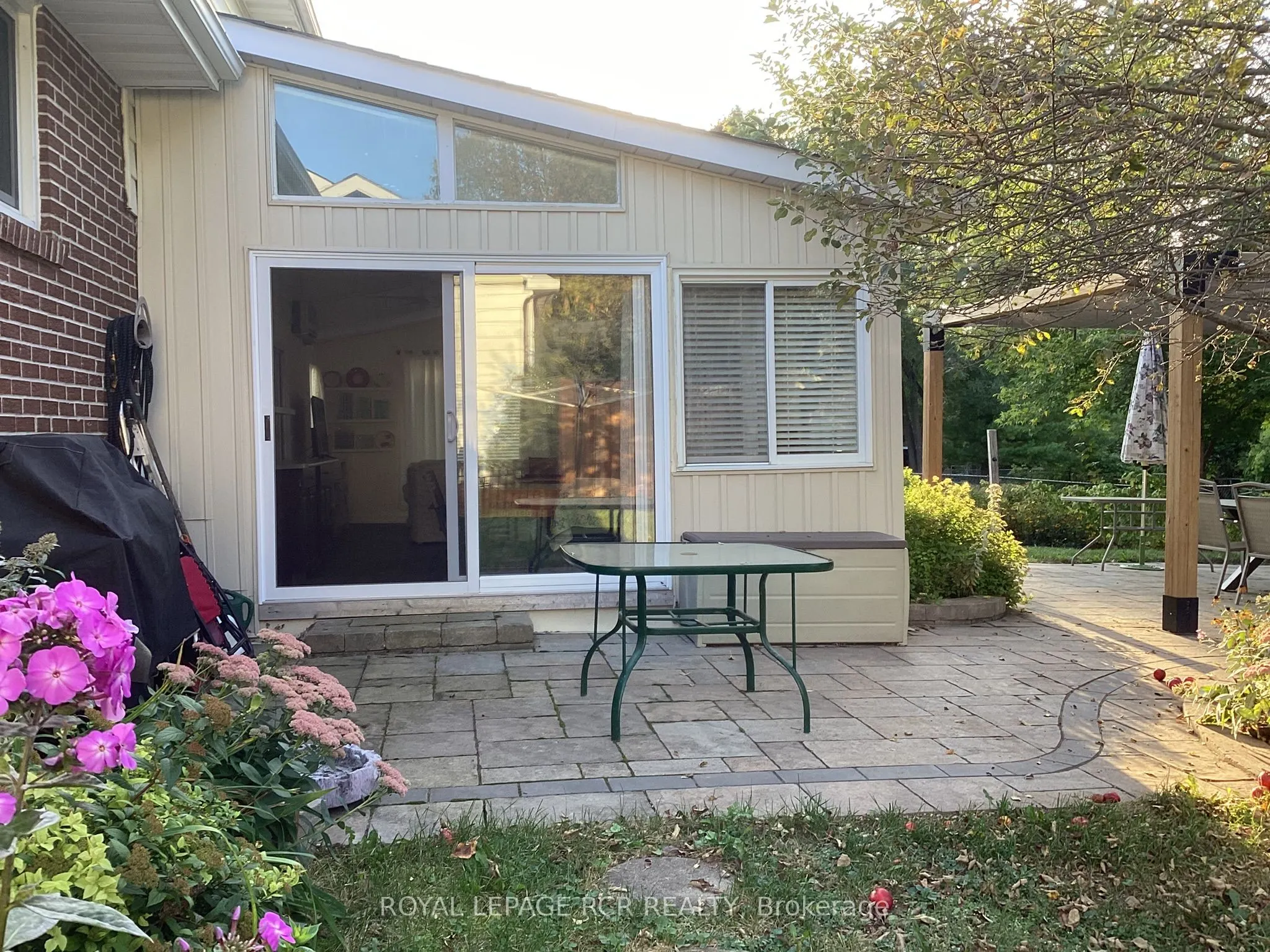1049 Elgin Street