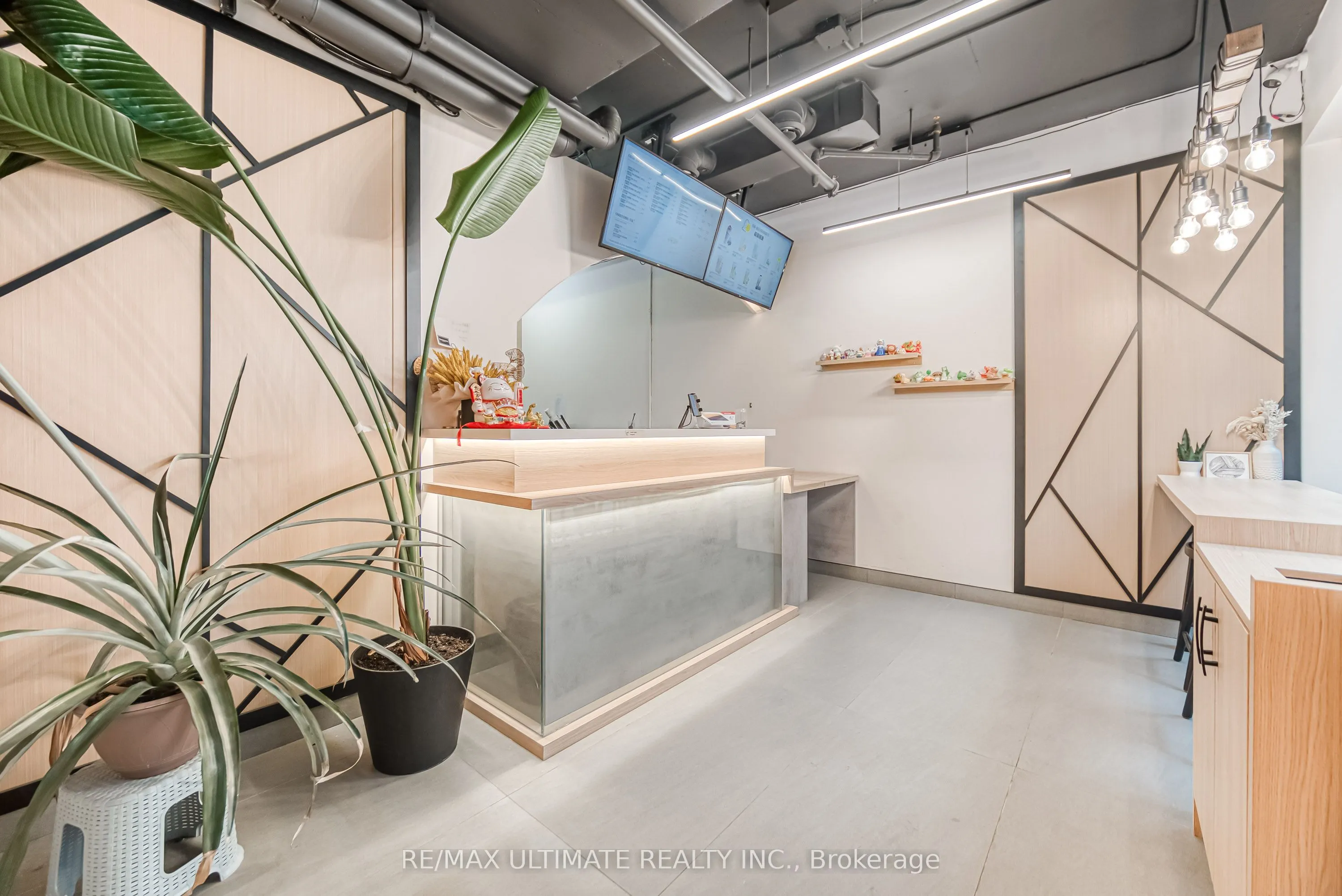 7181 Yonge Street, #1
