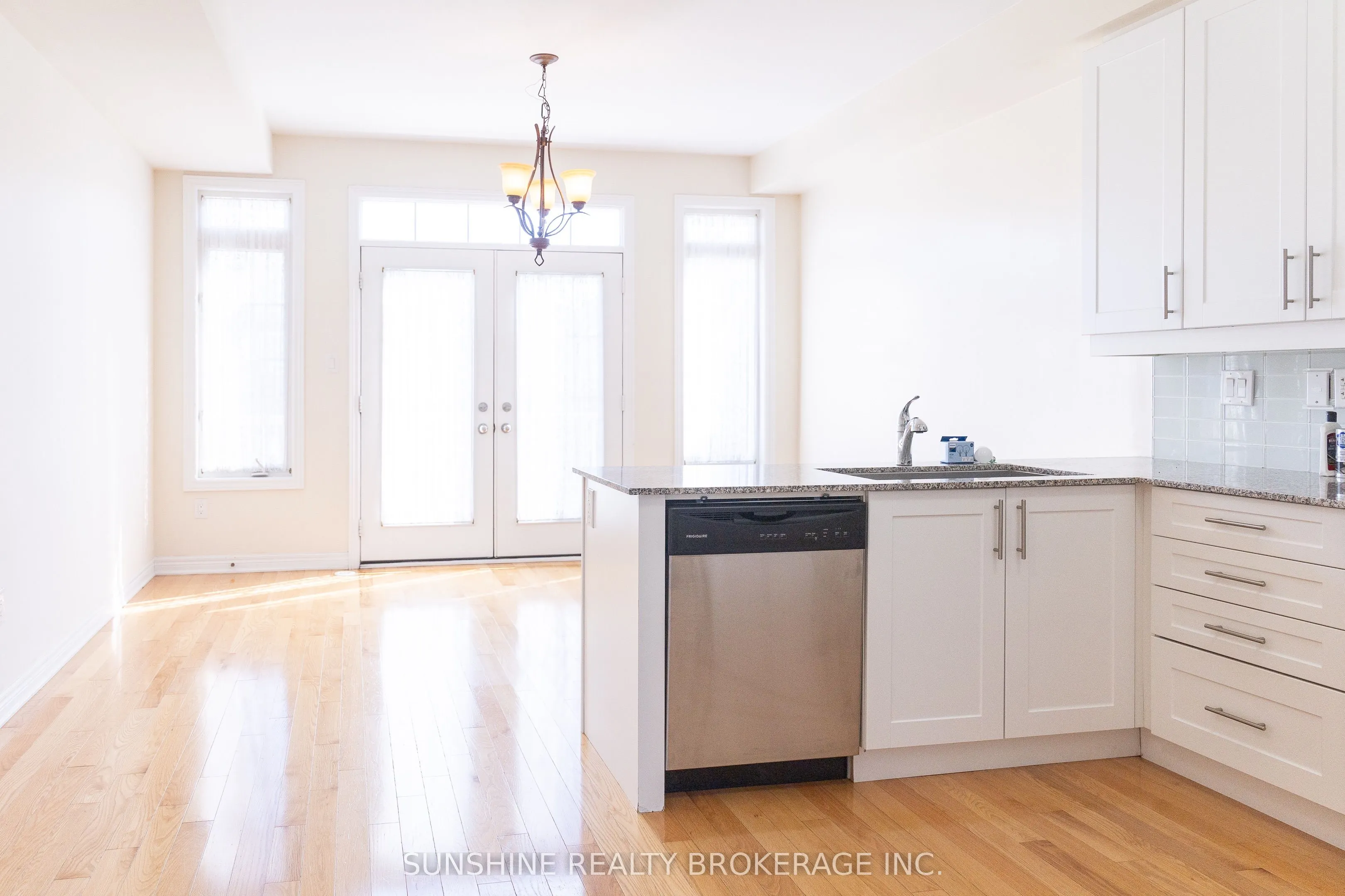 85 Dundas Way