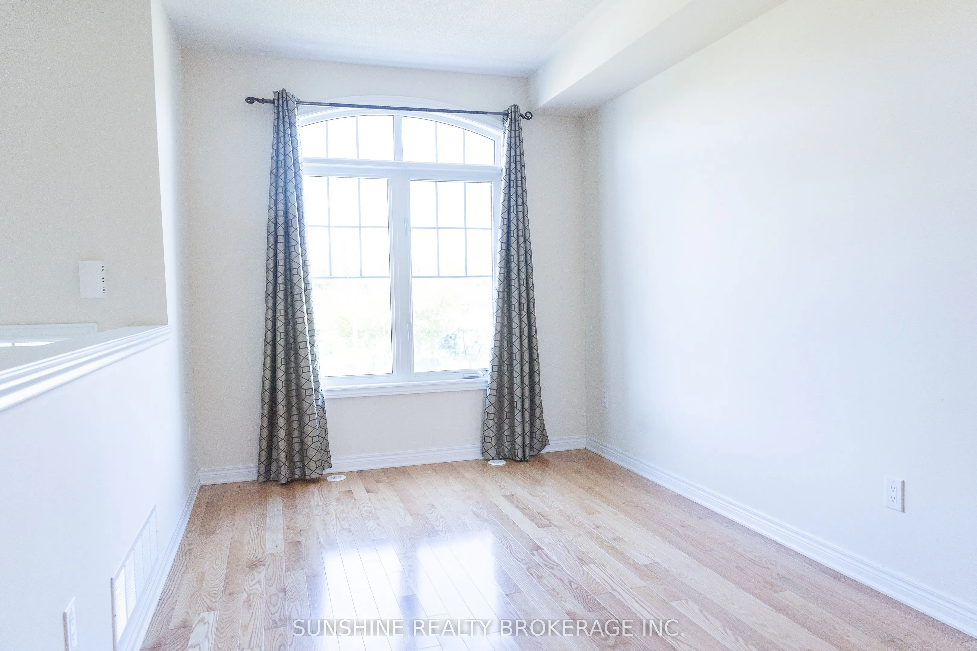 85 Dundas Way