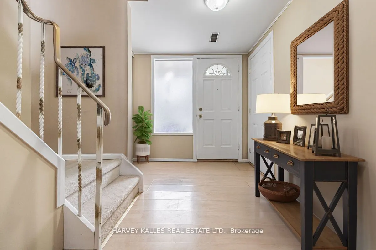 82 Poplar Crescent, #2