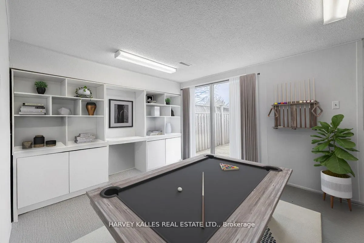 82 Poplar Crescent, #2