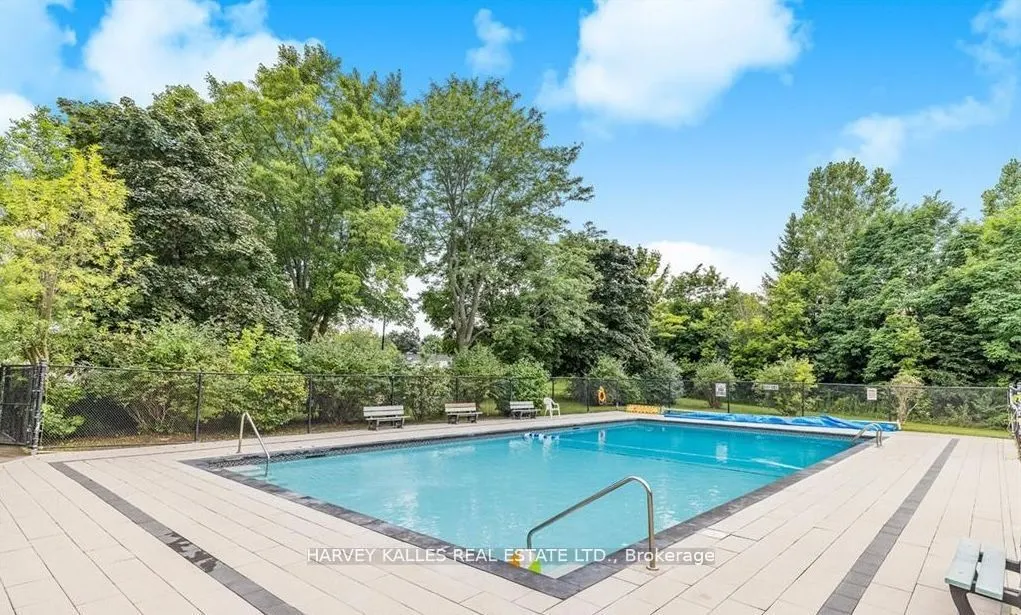 82 Poplar Crescent, #2