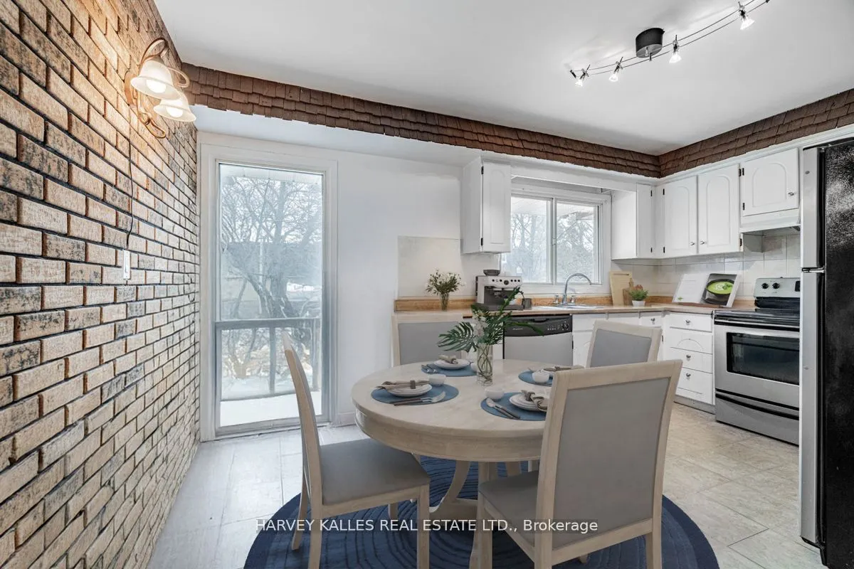 82 Poplar Crescent, #2
