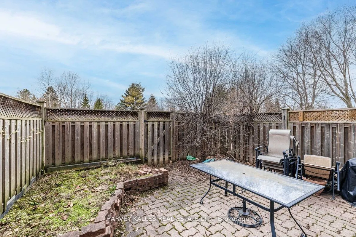 82 Poplar Crescent, #2