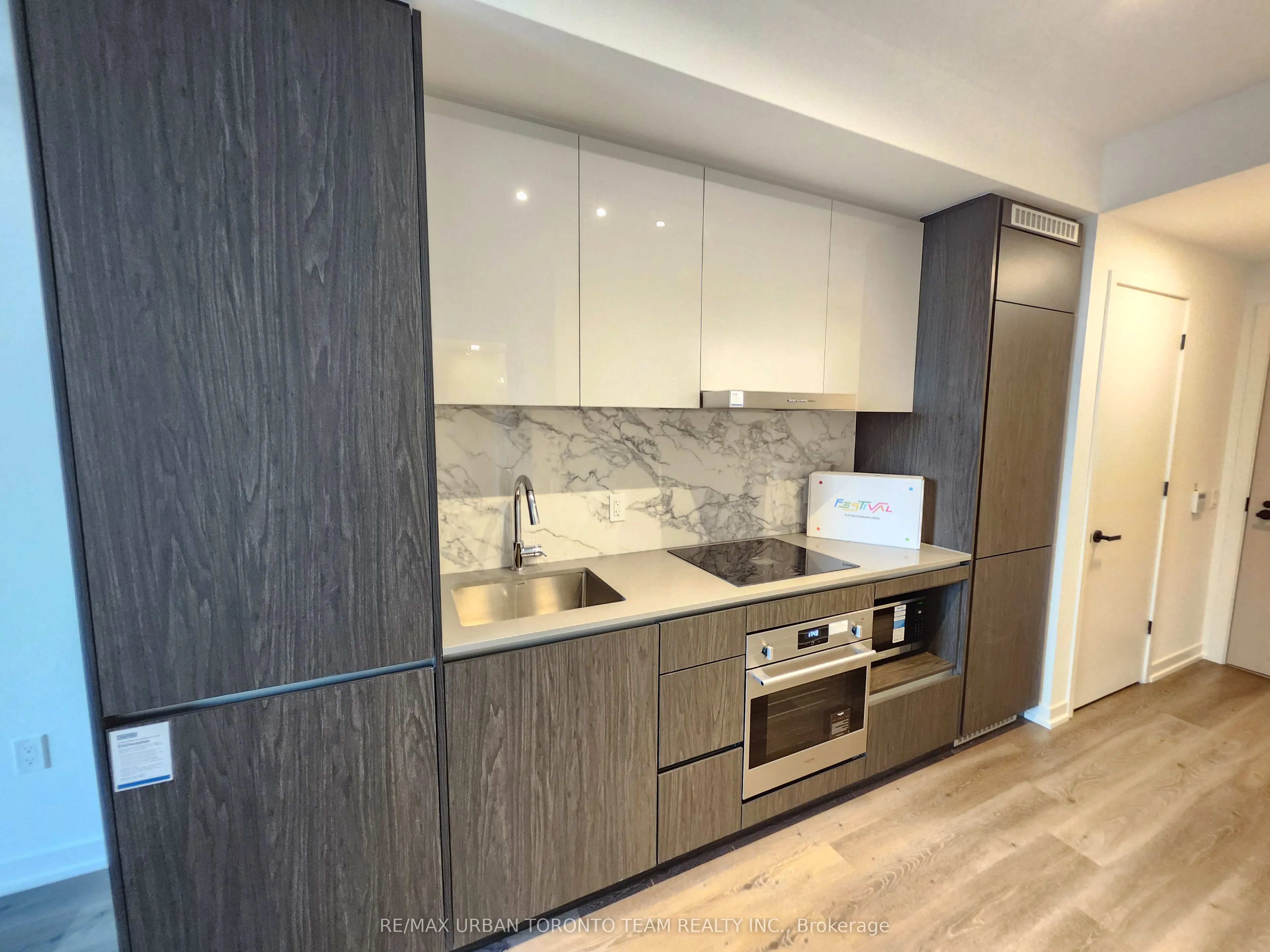 28 Interchange Way, #1515