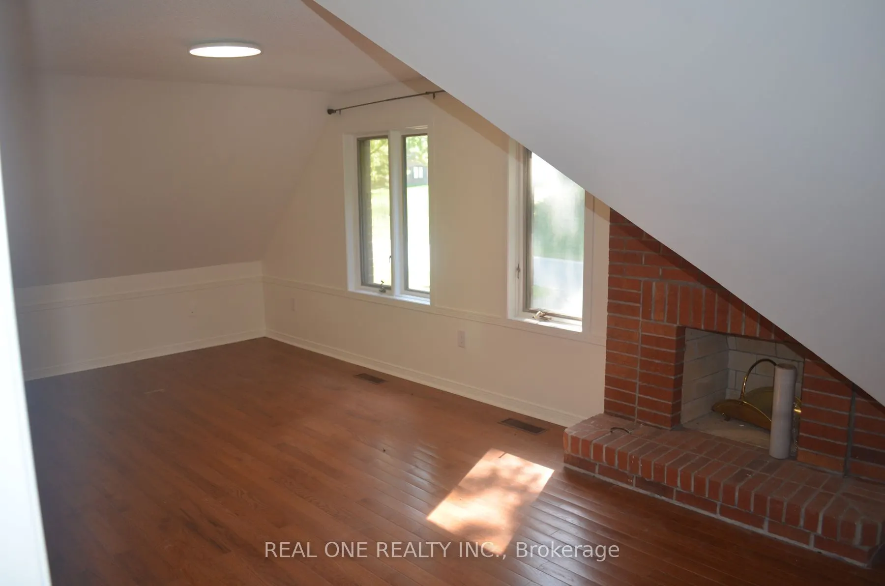 465 Woodland Acres Crescent