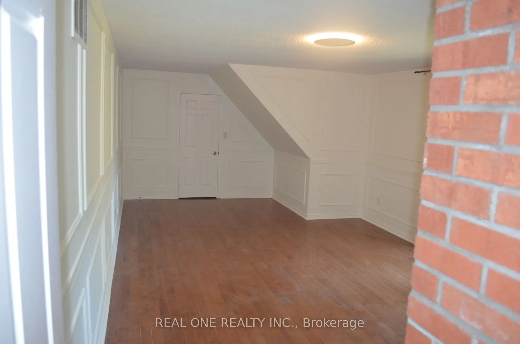 465 Woodland Acres Crescent