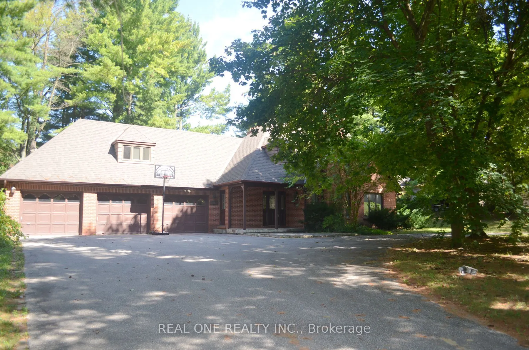 465 Woodland Acres Crescent