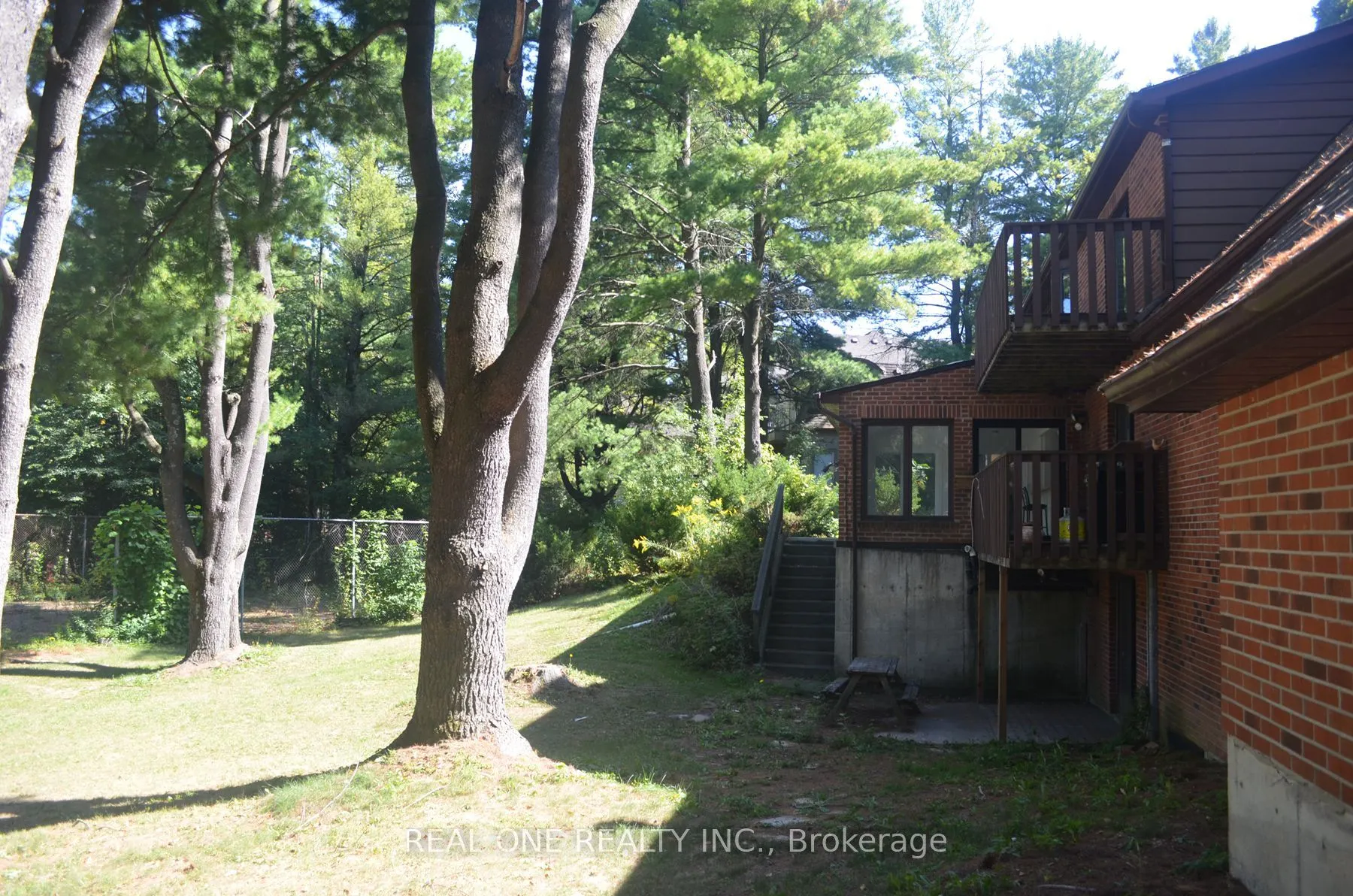465 Woodland Acres Crescent