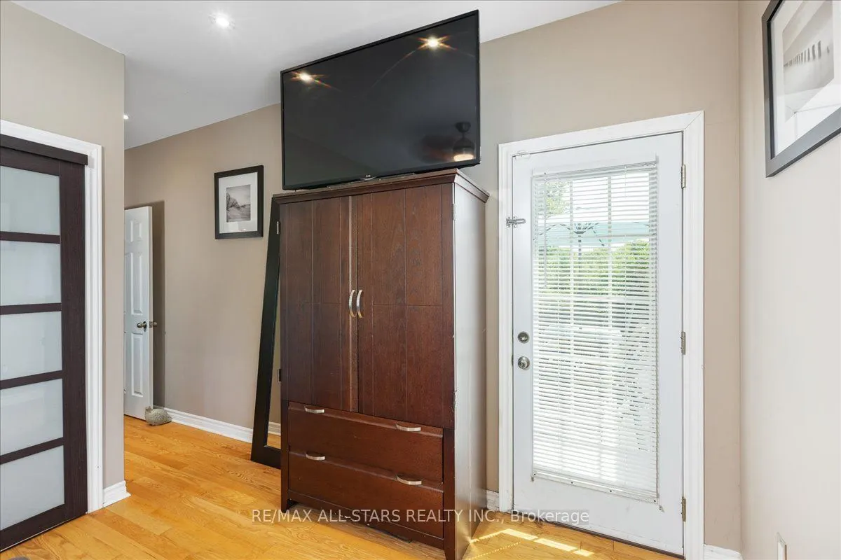 98 Bayview Avenue