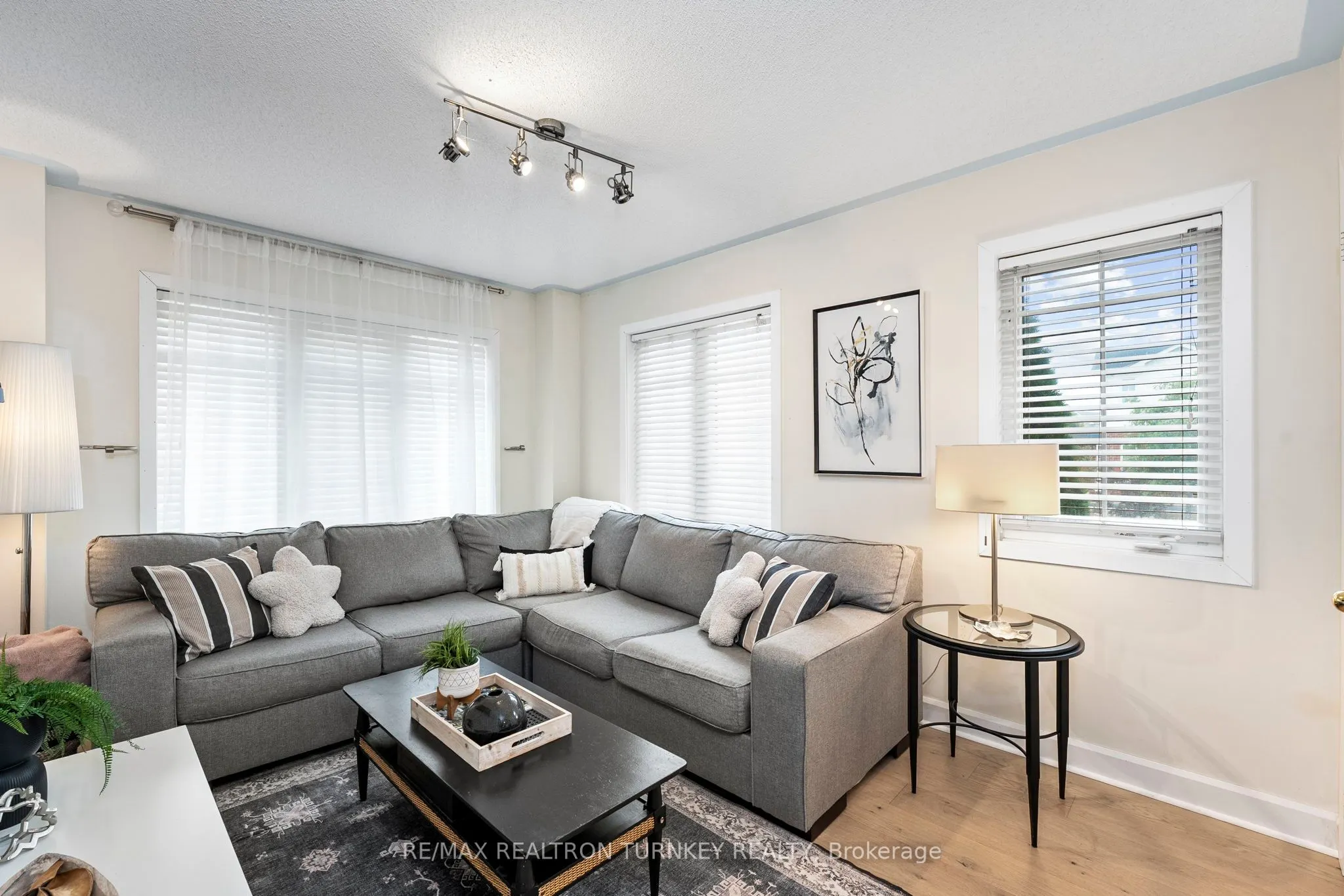 84 Admiral Crescent