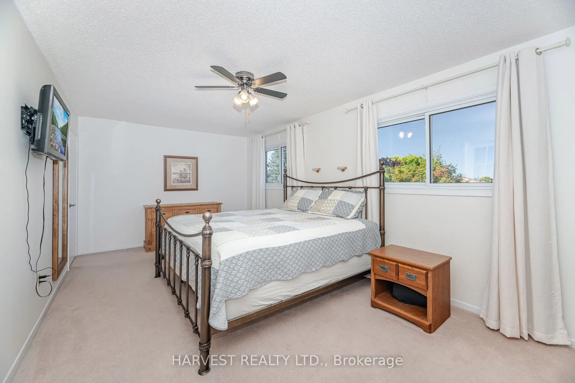 354 Darlington Crescent E
