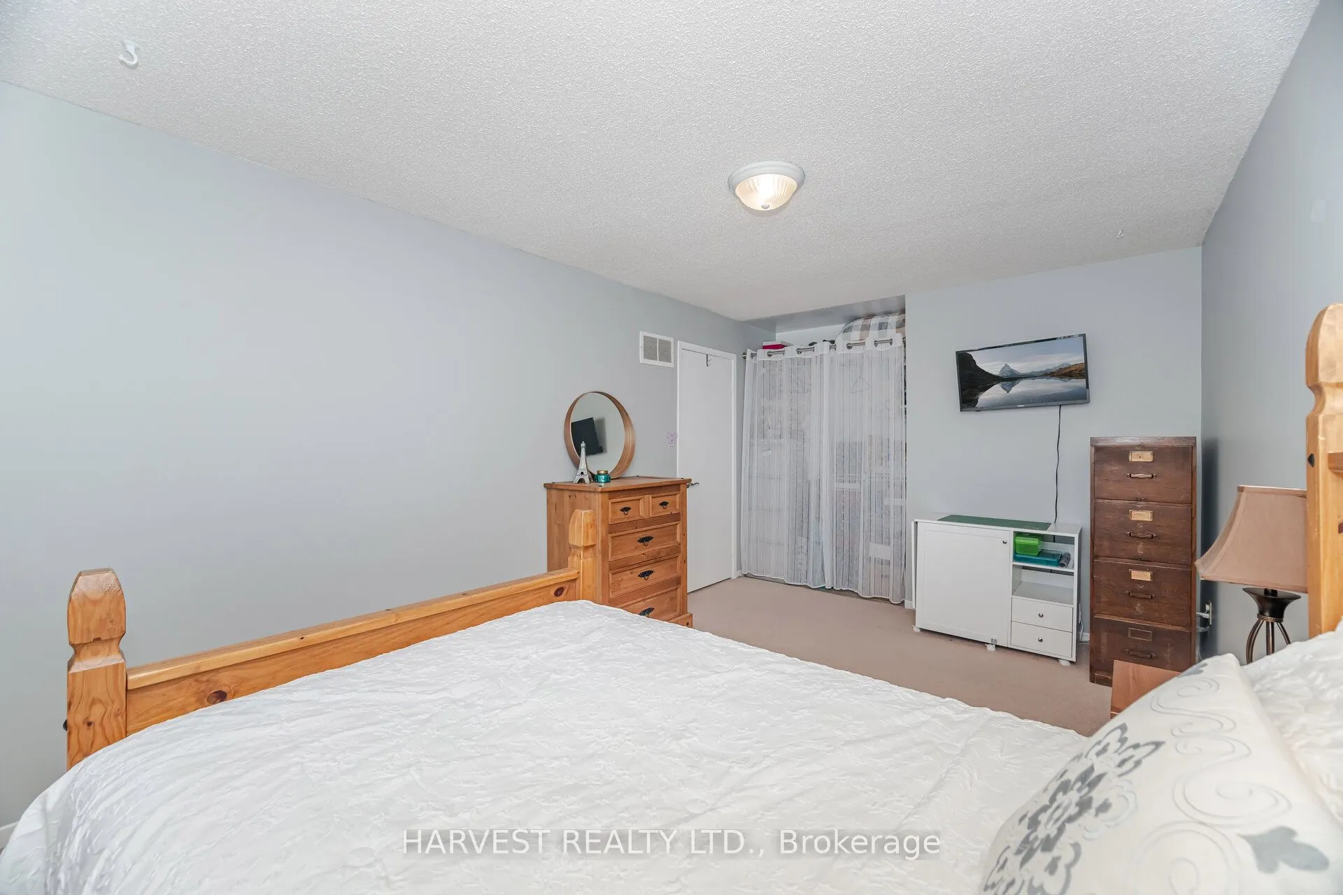 354 Darlington Crescent E
