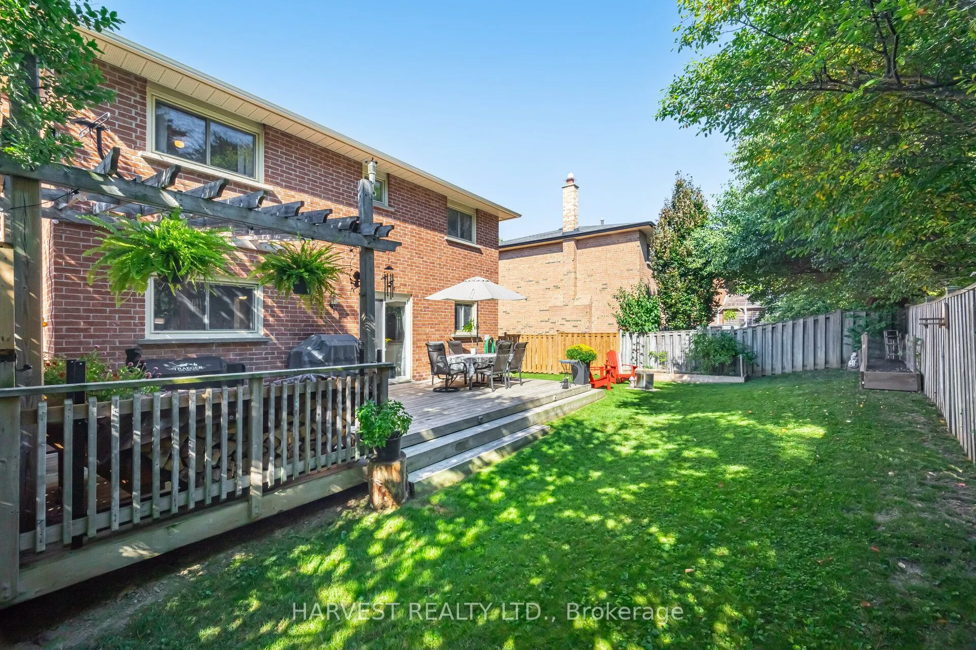 354 Darlington Crescent E