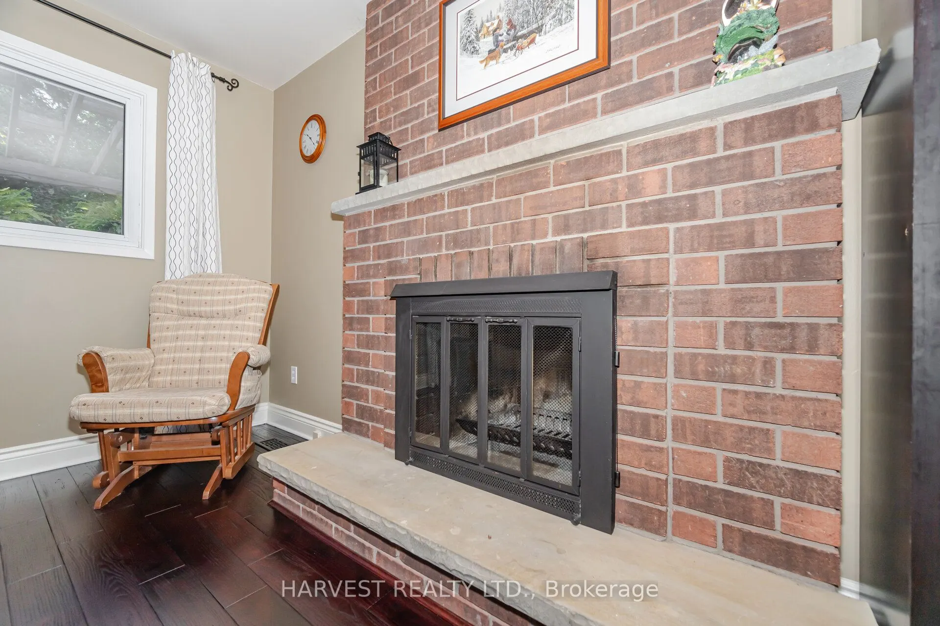 354 Darlington Crescent E
