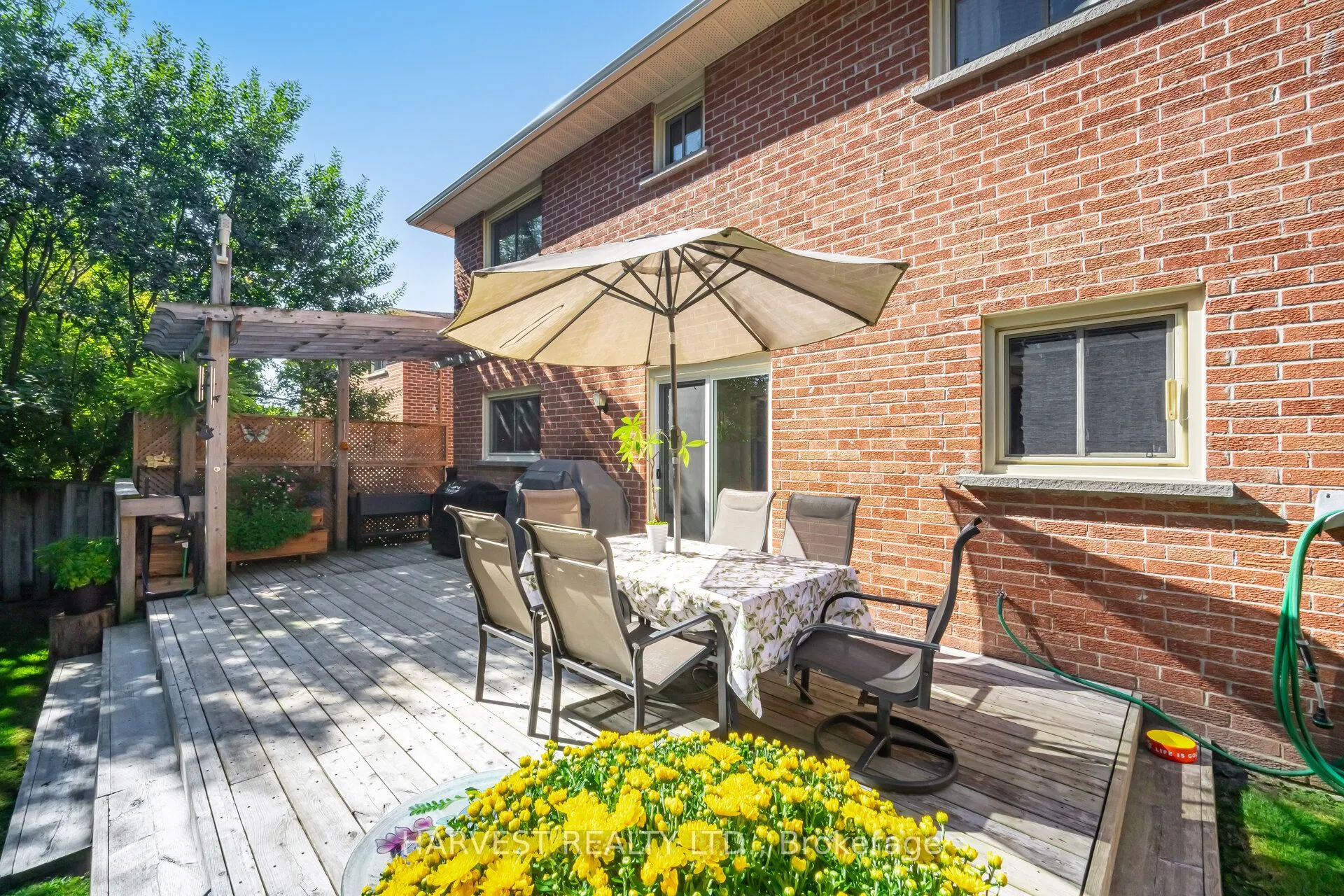 354 Darlington Crescent E