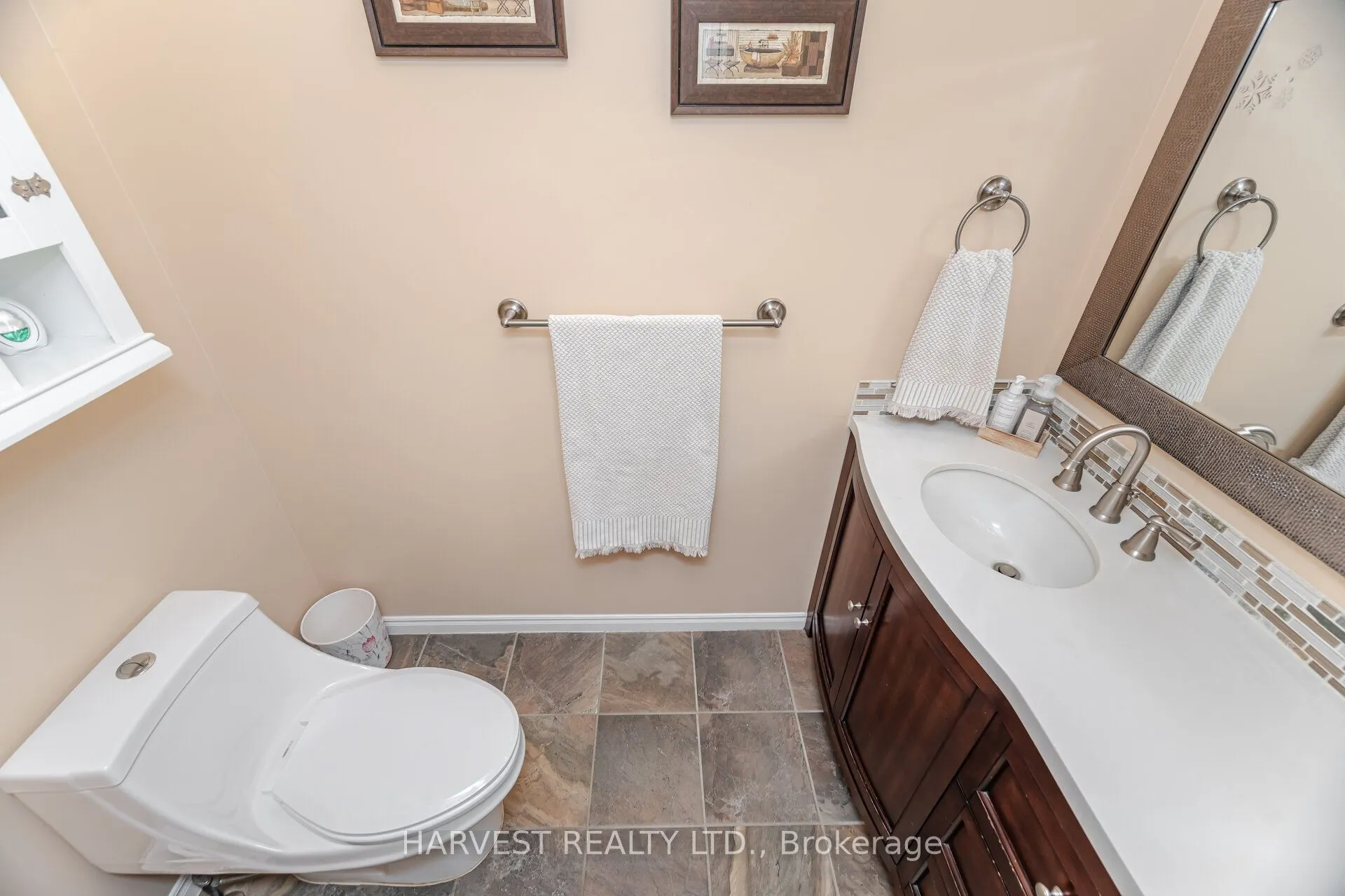 354 Darlington Crescent E
