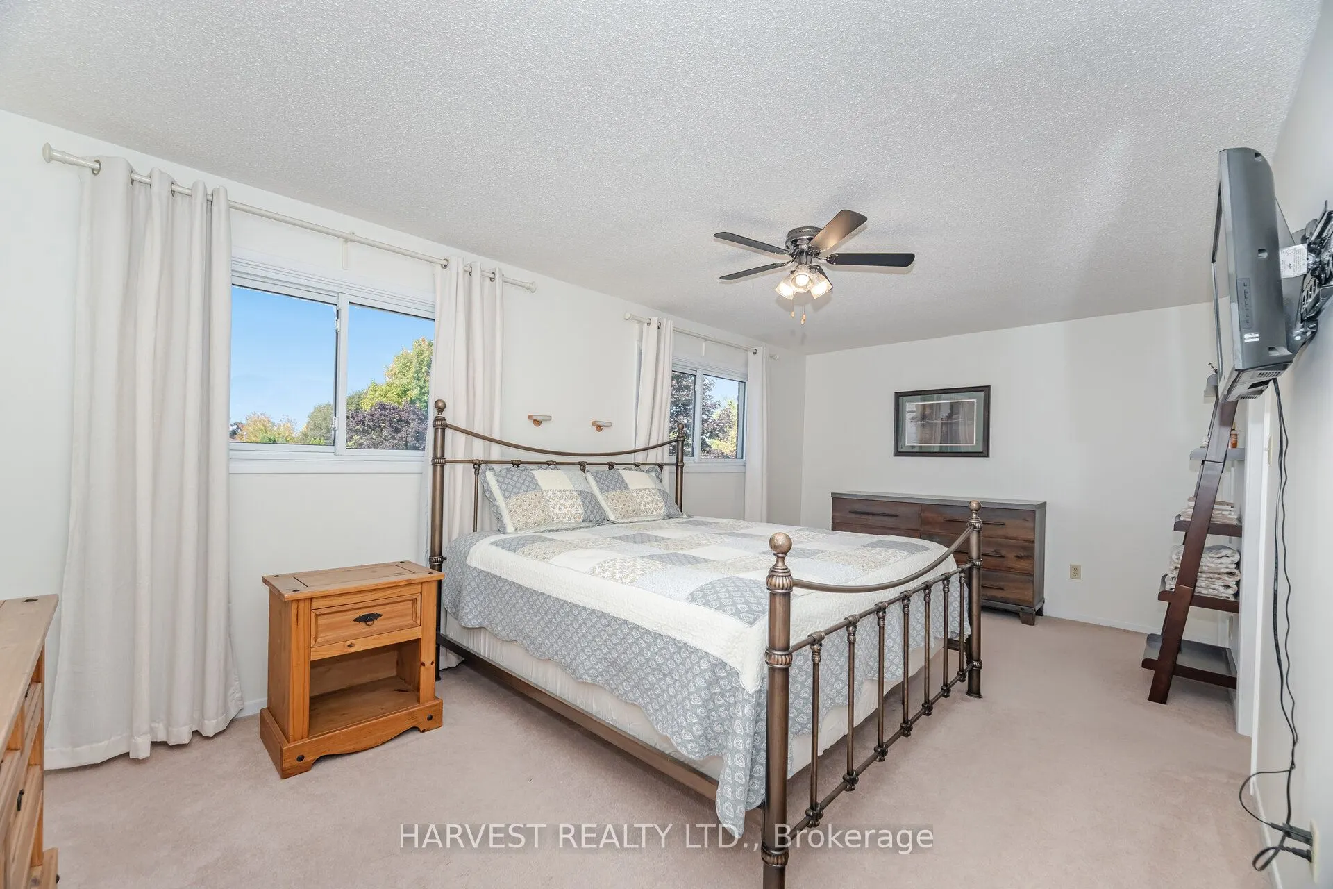 354 Darlington Crescent E