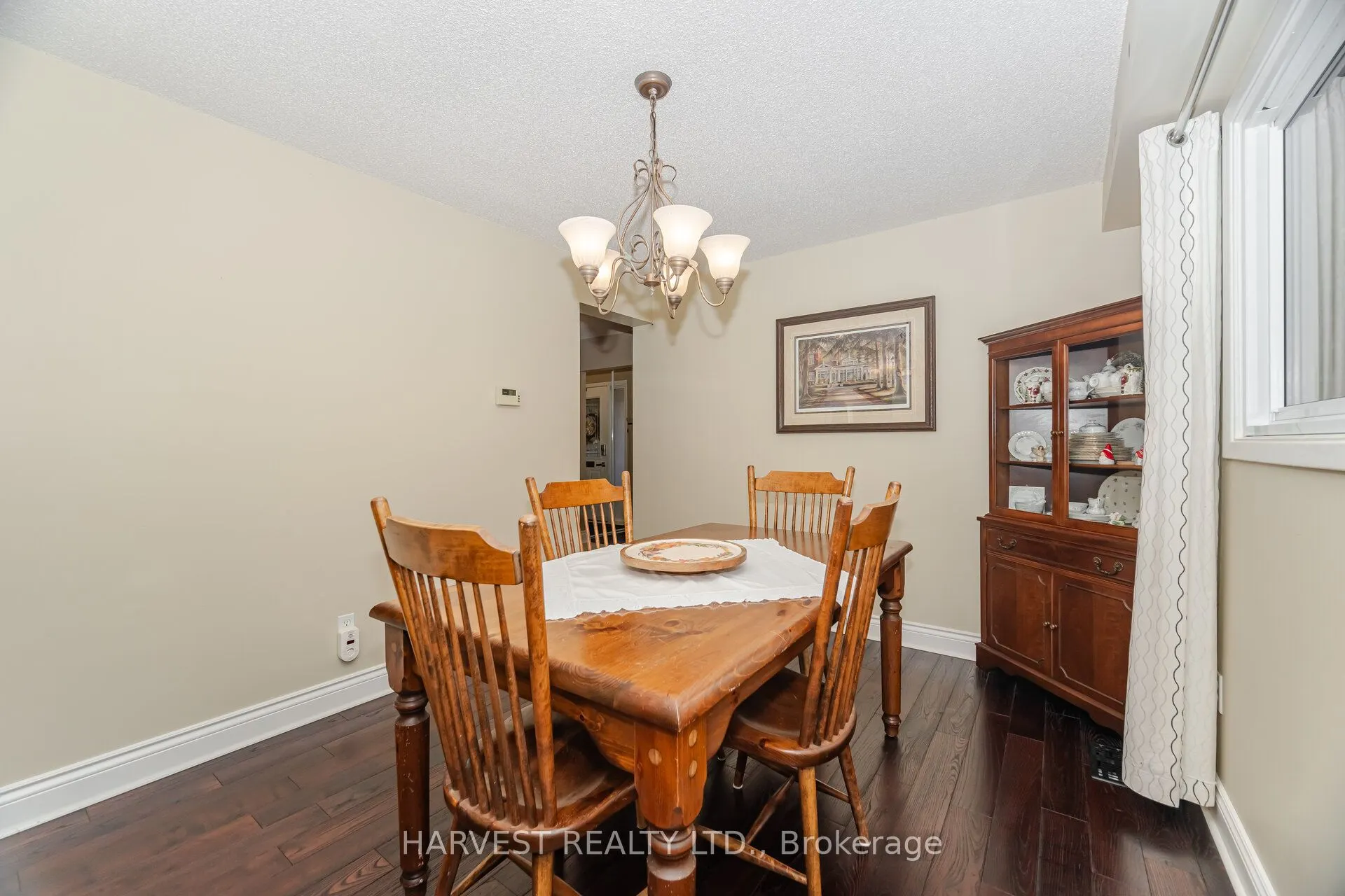 354 Darlington Crescent E