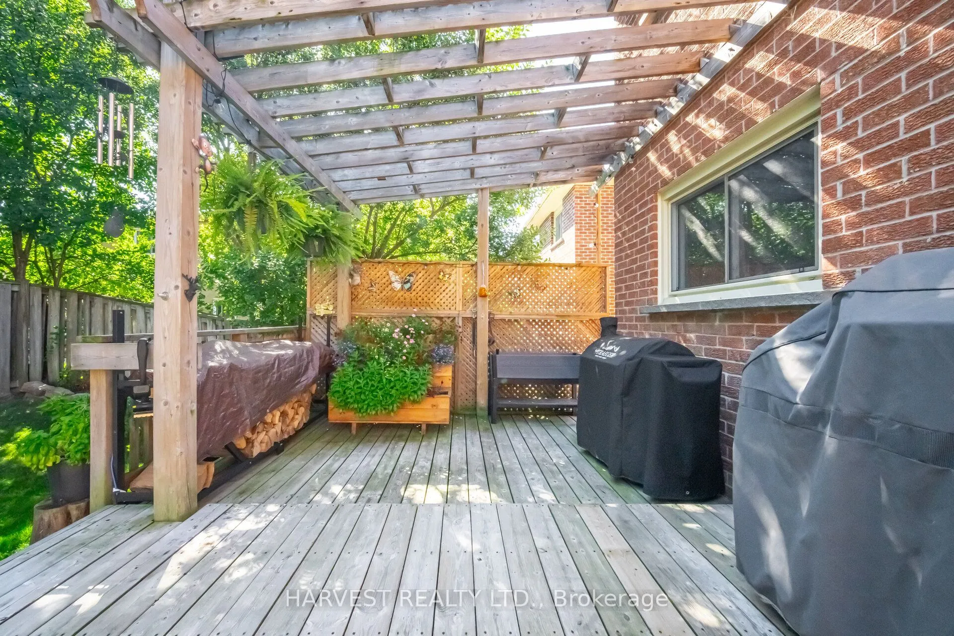 354 Darlington Crescent E