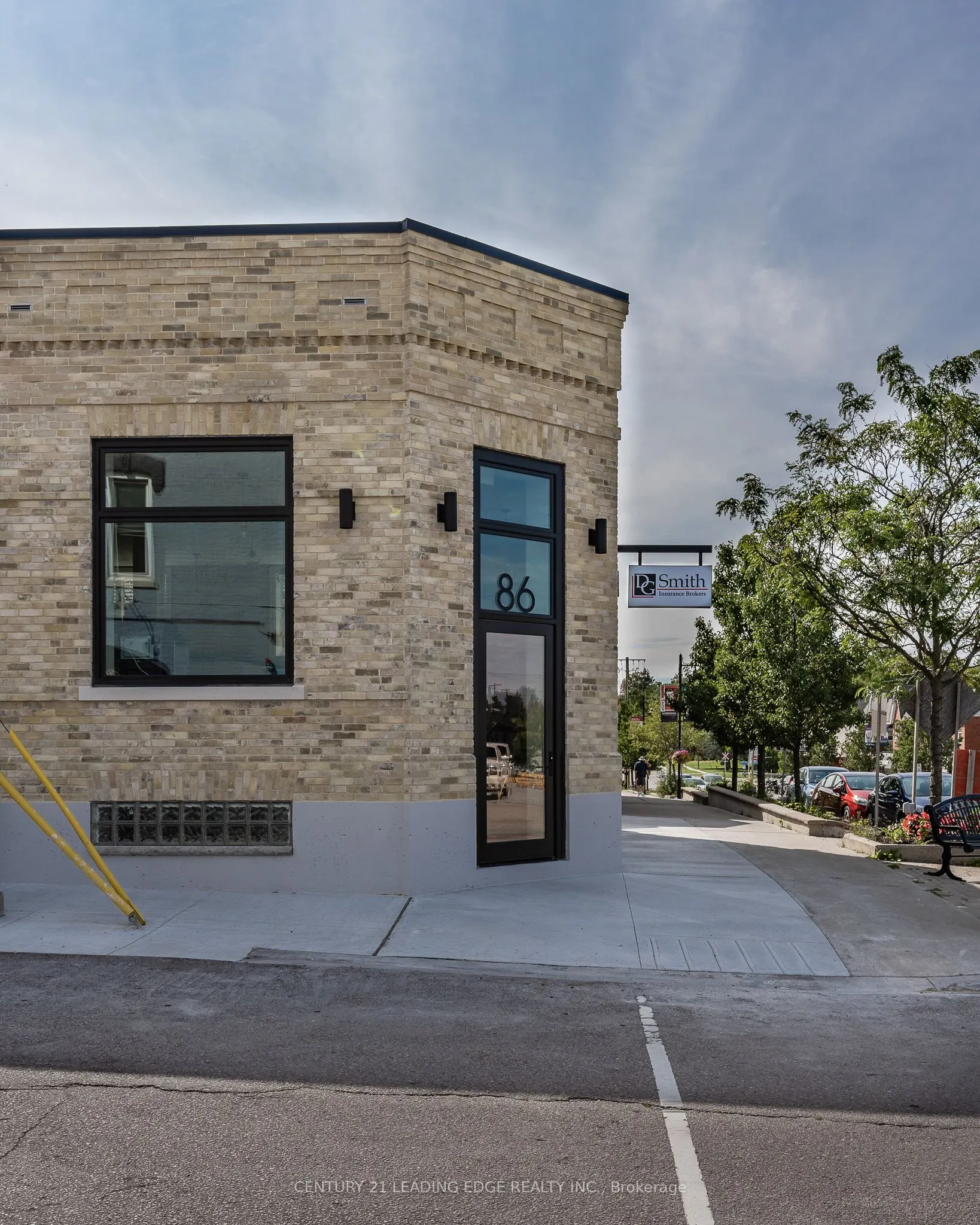 86 Brock Street W